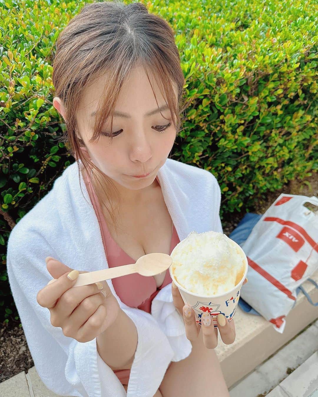 ぺんぺんさんのインスタグラム写真 - (ぺんぺんInstagram)「⁡ ⁡ ⁡ ⁡ かき氷🍧 沢山練乳かけてもらった🐮 ⁡ ⁡ ⁡ #エクシブ琵琶湖 #琵琶湖 #滋賀 #エクシブ #xiv #プール #プール付きホテル #リゾートホテル #resorthotel #ガーデンプール #gardenpool #pool #poolside #👙#かき氷 #🍧 #米原」8月20日 21時39分 - penpen_chem