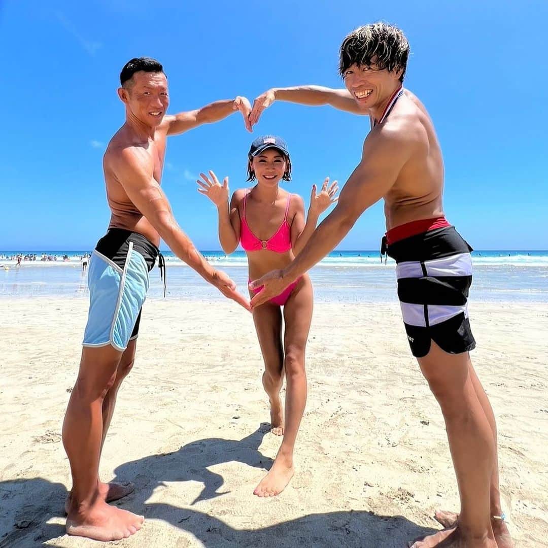 mizuのインスタグラム：「めっちゃ晴れ☀️ 白浜ビーチ🏖🍧  透明度抜群ビーチ🌊 綺麗すぎた✨  #ビーチ #マッチョ探しがち #マッチョ声掛けがち #マッチョはマッチョと一瞬で仲良くできる  #マッチョみつけて勝手に審査しがち #みんな選手にしがち」