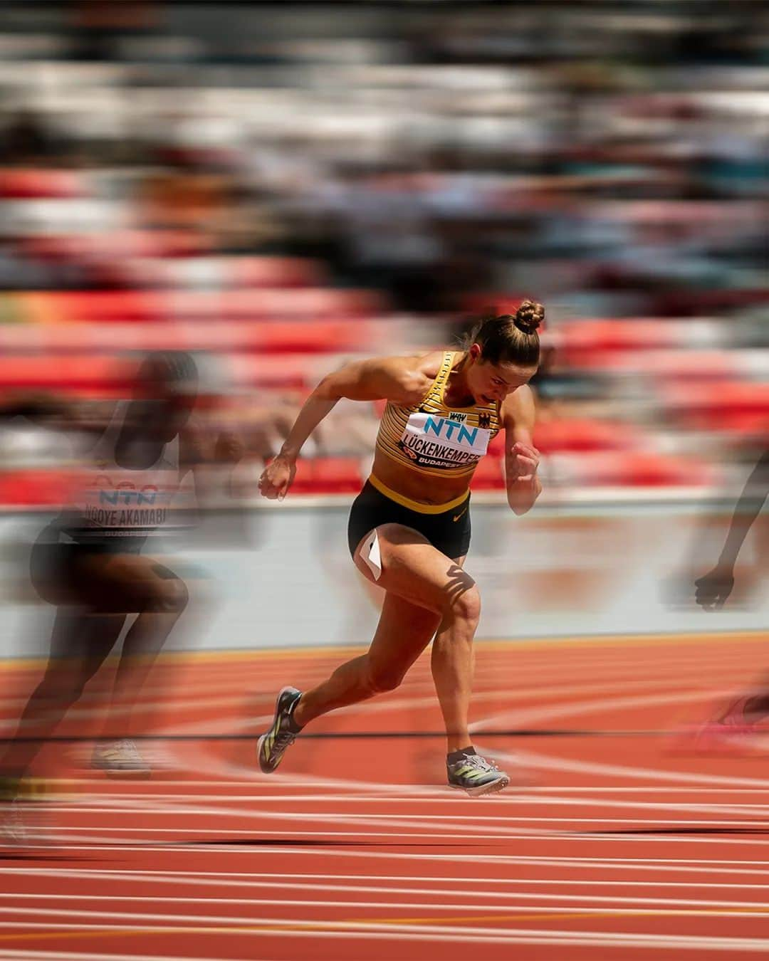 ジーナ・ルケンケムペルさんのインスタグラム写真 - (ジーナ・ルケンケムペルInstagram)「Heats done ✅ 🔜Semifinal ⚡ *** #wabudapest23 #Budapest2023 #trackgirl #100m @dlv_online @wabudapest23」8月20日 21時35分 - ginalueckenkemper