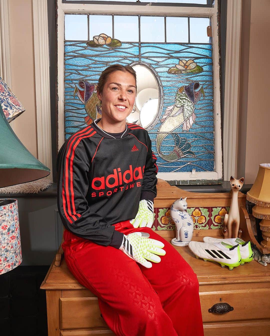 adidas UKのインスタグラム：「Best in the world 🌏  Mary Earps: #FIFAWWC Golden Glove winner.  #adidasFootball」