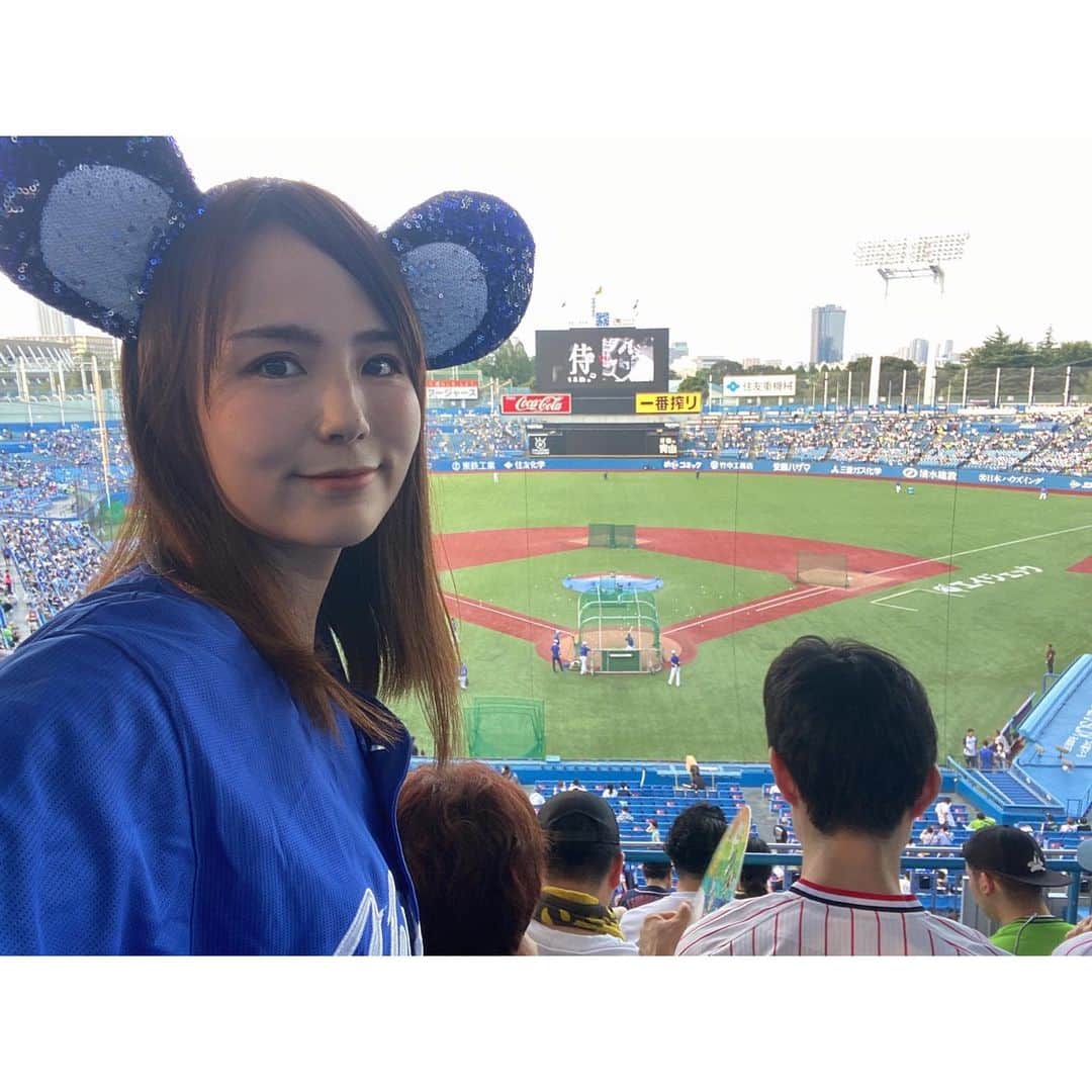 舘谷春香のインスタグラム：「今日も神宮球場でした！1-0まけほー！🥲  最初1人で2階席で観てたんだけど、友達(なぽりん)が一緒に来る予定の方来られなくなってチケット余ってるから一緒に見ない？って誘ってくれて途中から1階で観ておりました🐨  ストーリー書いたけど予期せずもりまりちゃんに会えたし、文化放送でお世話になった方、いつもお世話になってるドラゴンズのライターさんたち、色んな人に会えて楽しい日でした！負けたけど！笑  #dragons #中日ドラゴンズ #野球 #野球女子 #野球観戦 #ドラゴンズ #ドラゴンズファンと繋がりたい #ドラゴンズ女子 #ドラゴンズ愛 #ドラゴンズ好きと繋がりたい #神宮球場 #ドアラ」