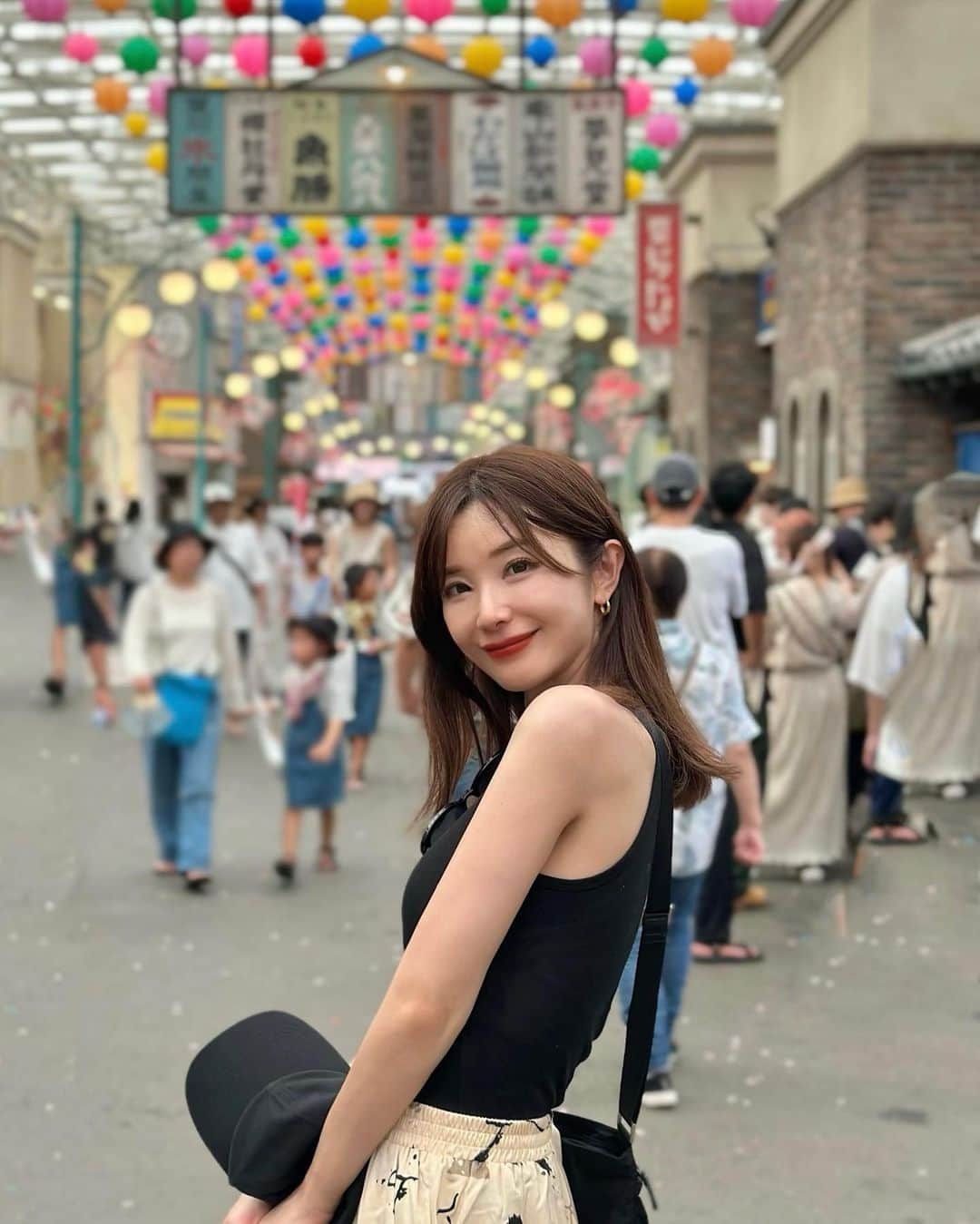 金城ゆきのインスタグラム：「. 西武園ゆうえんちにご招待いただき遊びに行ってきました〜🎡  昭和の町並みを楽しめる商店街エリアや人気の銭天堂ザ・リアル、さらにウルトラマン•ザ•ライドではめちゃくちゃリアルな映像でウルトラマンの世界に入り込んだかのような体験をしたよ😎✨  姪っ子ちゃん甥っ子ちゃんたちとも一緒に行ったのですが、この時期はプールや子どもも楽しめるコンテンツがたくさんで家族連れにもすっごくおすすめ！🩷 楽しかった〜🥰  #西武園ゆうえんち#遊園地#夏のお出かけ#プール#pr」