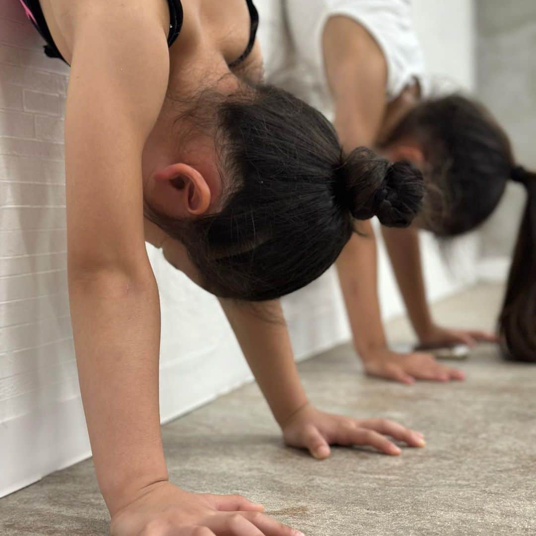 鶴見虹子のインスタグラム：「. 今日も汗だくになりながら練習🤟  まだまだ下手くそだからたくさん練習！ みんなの成長を応援してね🥰  #体操 #アイドルプロデュース #アイドル #アスリート #gymnastics #japanesegirl」
