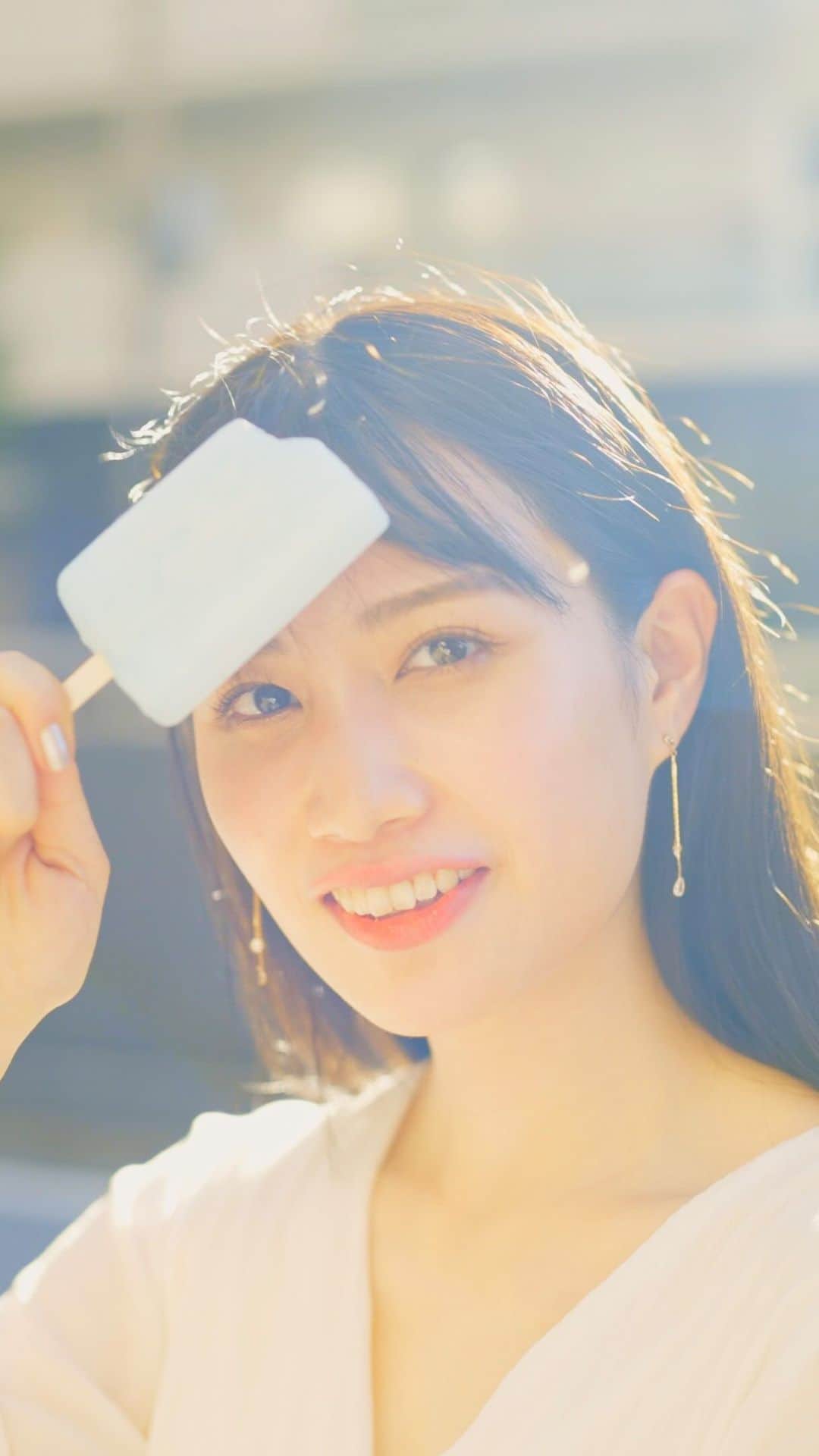 中西拓也のインスタグラム：「Cinematic Portrait at Asakusa Model : @skmtyui   Camera : Sony α7SIII Lens : Sony SEL35F14GM Gimbal : DJI RS3 PP : S-Log3 (PP9)  #α7SIII #SEL35F14GM #CinematicPortrait #何気ない日常を映画のように」