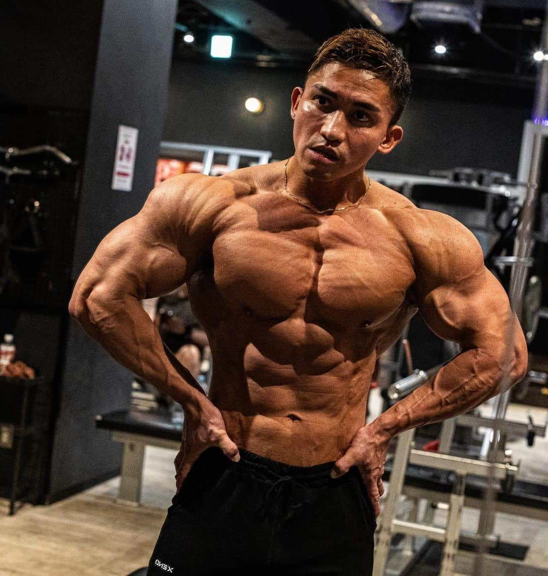 小池友仁のインスタグラム：「7 DaysOut🔥🔥🔥 明日からディプリート🍚 サヨナラ炭水化物👋  #roadtoolympia #physique #やるかやるか」