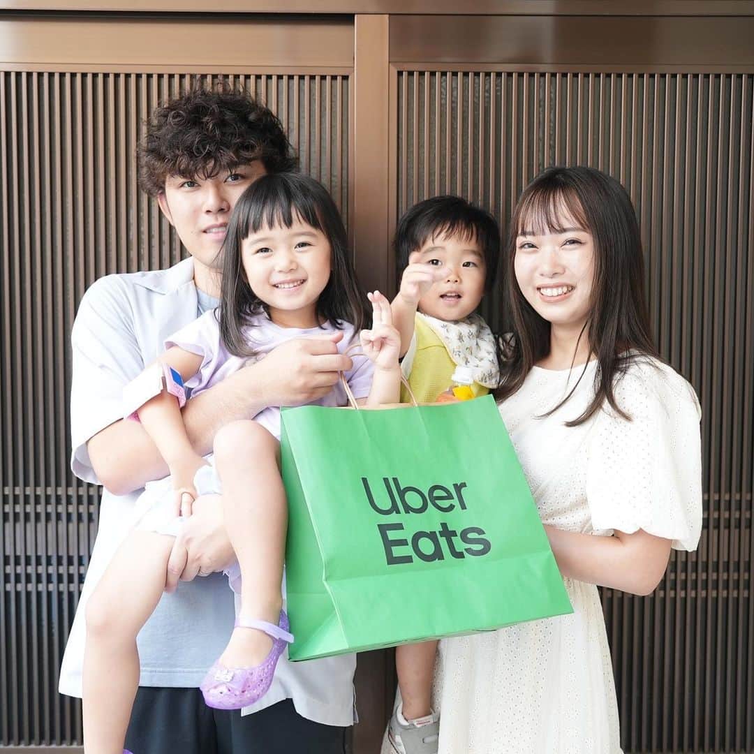 きりののインスタグラム：「Uber Eats で毎日の食事が楽に楽しくなりした😌💕  子ども達の大好きな牛乳は買い物袋が重たくなるので玄関まで持ってきてくれるとすごく助かるんです😭  体調が悪い時や今日は外に出たくない！っていう日にもおすすめです🥲✨  注文してから約30分でいつものスーパーマーケットやコンビニから商品を玄関まで届けてくれます！ ぜひみんなもアプリ使ってみてね！ #pr #ubereats #family」