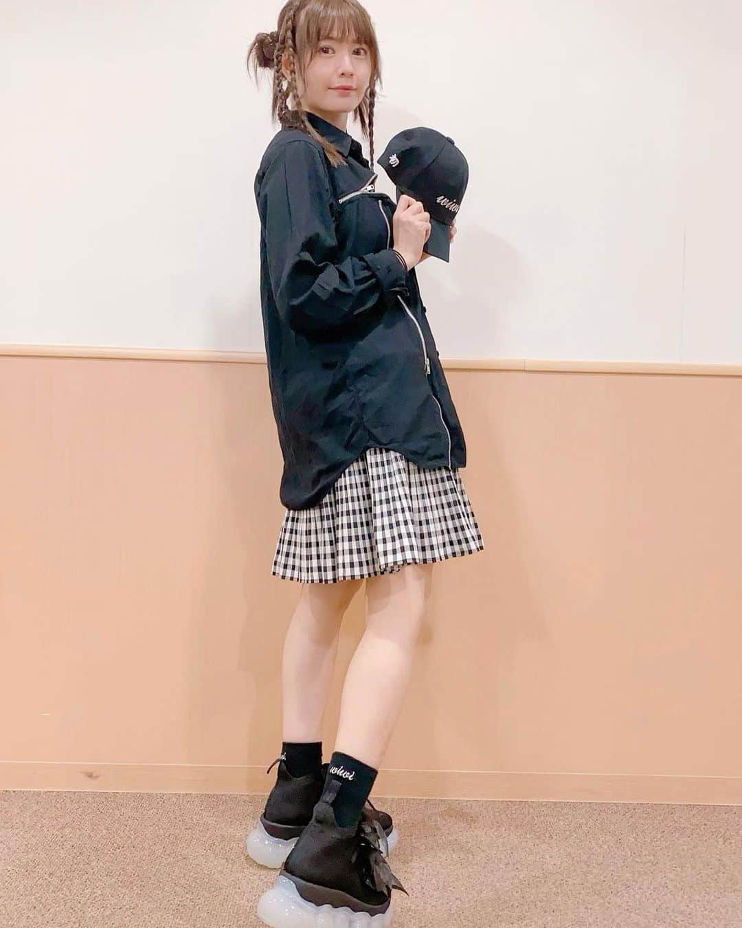 竹達彩奈のインスタグラム：「初ラジラストイベント。 uiuiコーデで来ました🧢🧦」