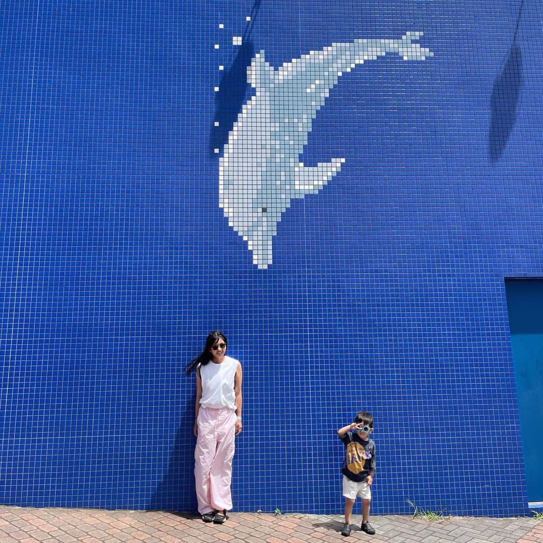 にわみきほさんのインスタグラム写真 - (にわみきほInstagram)「夏休みラストスパート💙🩵  元気すぎて😀 ほぼ毎日一緒に寝落ちです....🫰  #3歳の夏 #ますますひょうきんになってる #妹には優しすぎるお兄ちゃん #大きくなったねぇ #まだまだ抱っこさせておくれ😘」8月20日 21時46分 - mikiho_niwa