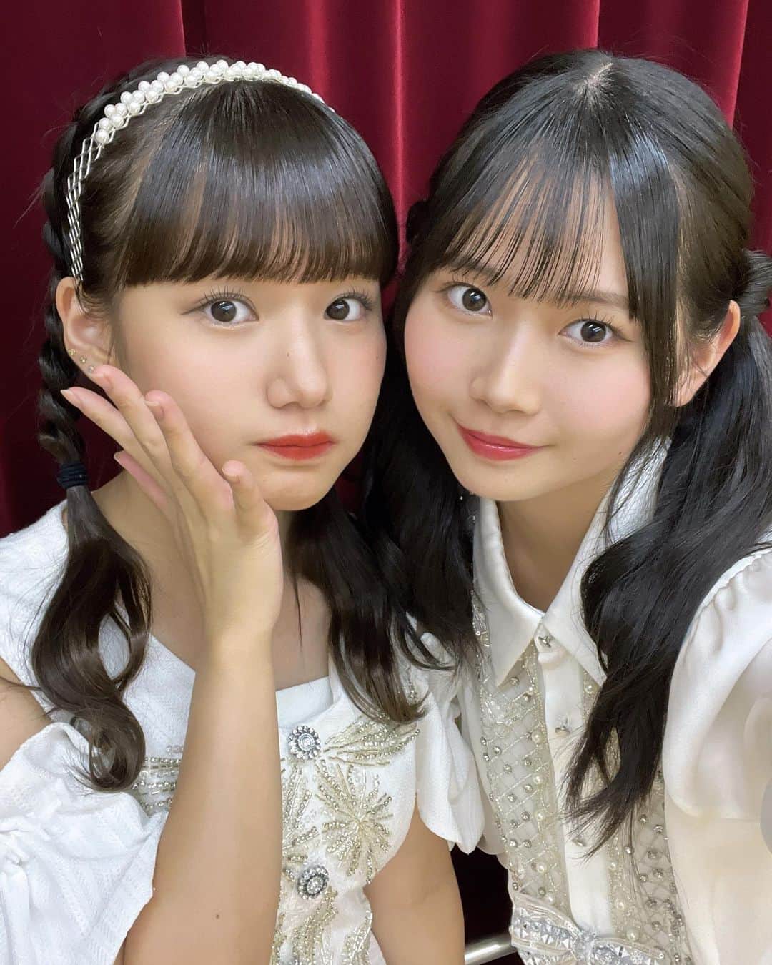 のインスタグラム：「・ @reina_yokoyama.official さんが髪の毛りぼんにしてくださった🎀ྀི  #モーニング娘23  #morningmusume  #岡村ほまれ #ほまたん #ほまたん優勝  #横山玲奈 さん #アイドルヘア  #ツインテールアレンジ  #リボンアレンジ」