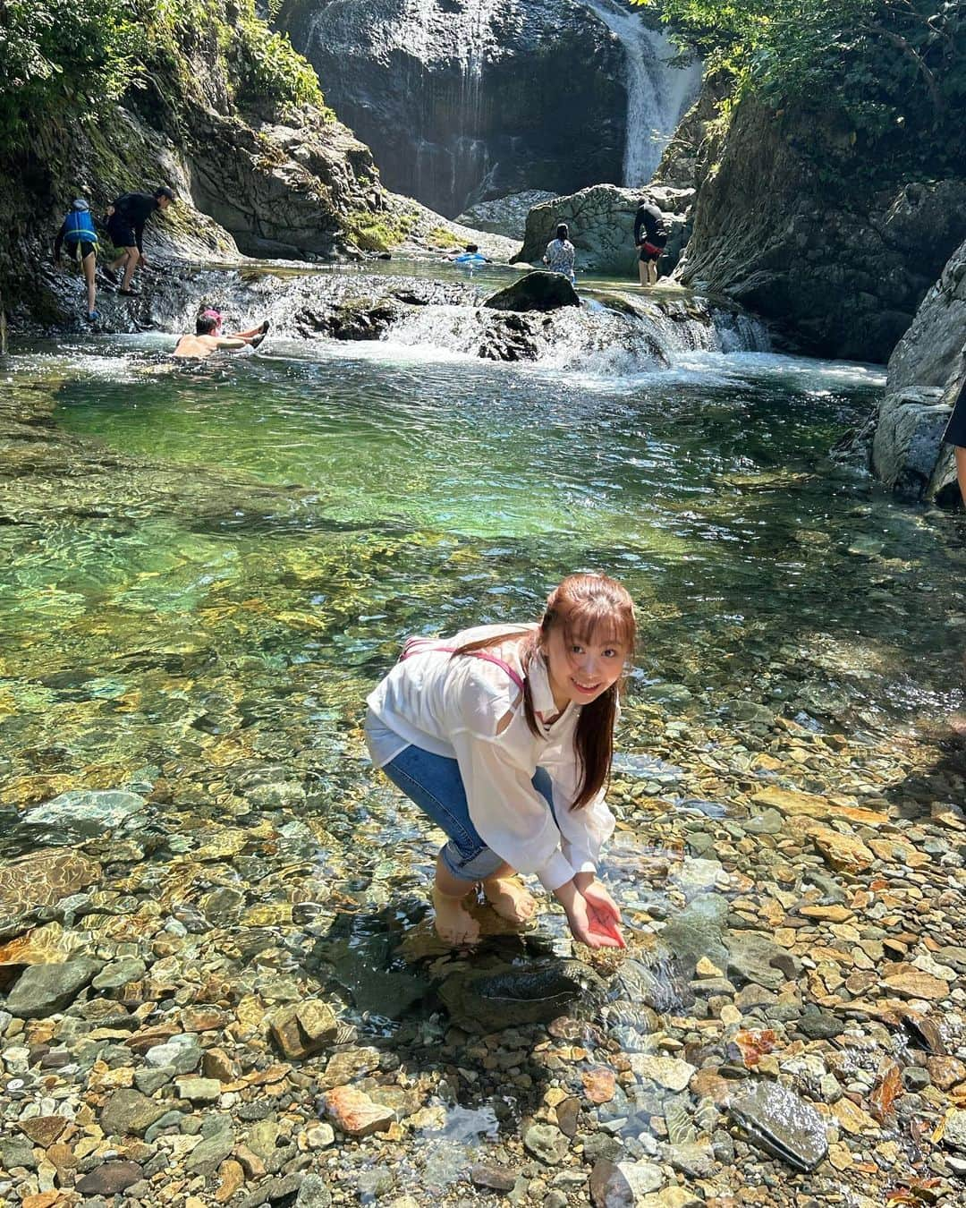 須田理夏子のインスタグラム：「川遊び🏞 ・ ・ ・ 5日目は、仙台七夕まつり行きました🎋  #水遊び  #川遊び  #川  #山梨県  #東根  #関山大滝  #ファッション  #fashion  #ポニーテール  #ノーマルカメラ  #iphoneカメラ  #七夕まつり  #仙台  #系統バラバラ系女子  #シアーシャツ  #裸足」