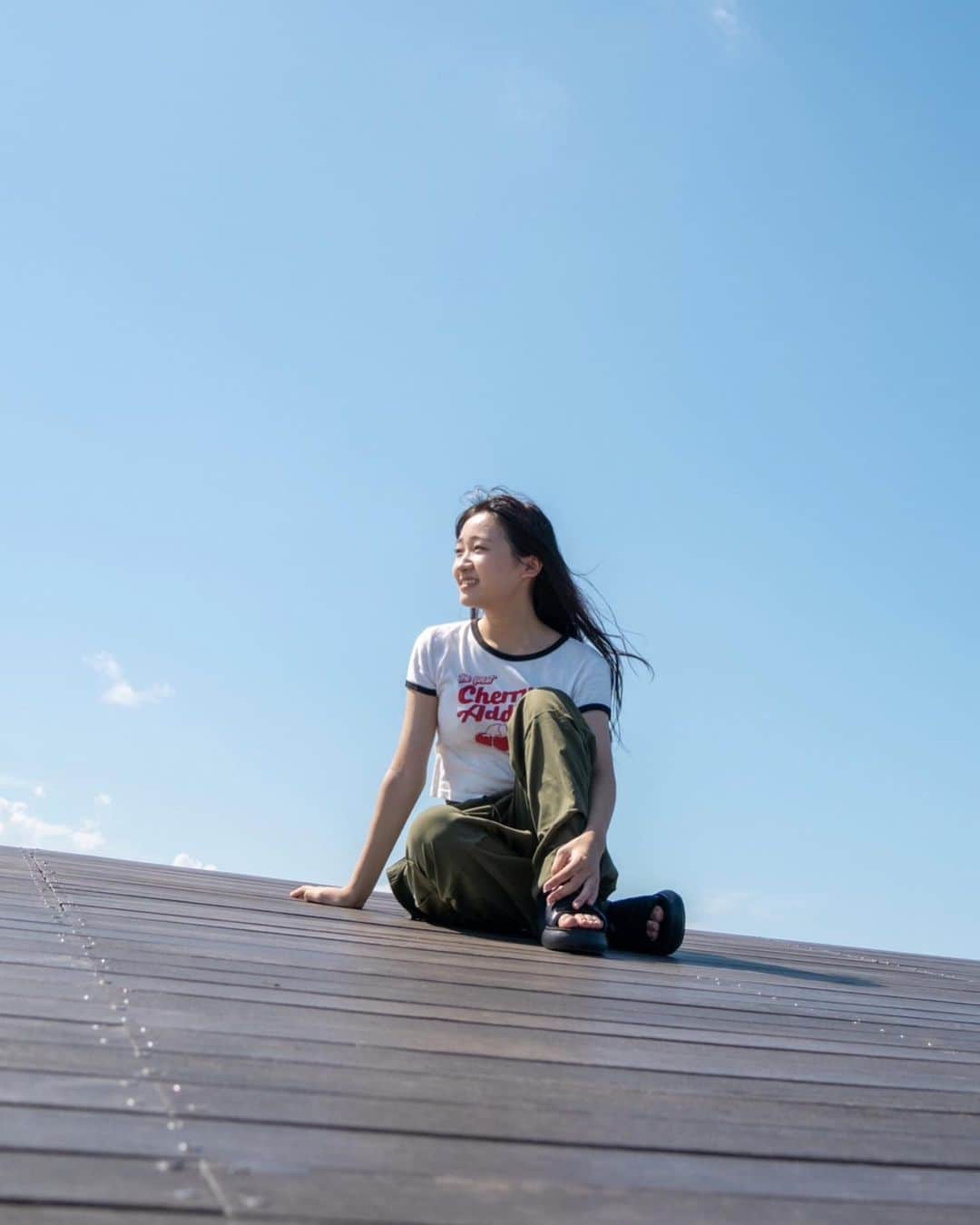 前野えまさんのインスタグラム写真 - (前野えまInstagram)「きっと今は自由に空も飛べるはず ・ ・ photo by : @at.m0sphere  ・ ・ ・ #空も飛べるはず  #夏の空  #風に吹かれて   #sky #skyphotography  #naturephotography  #girlportrait #actress #actor #girl #photography #portrait #japanesegirl #portraitphotography #daily_phot_jpn #japan_daytime_view」8月20日 21時54分 - maeno_ema