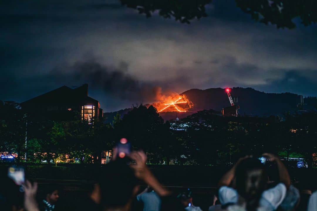 ユウさんのインスタグラム写真 - (ユウInstagram)「京都五山送り火 大文字 見に行ってきたよ。」8月20日 22時01分 - yuuviolin