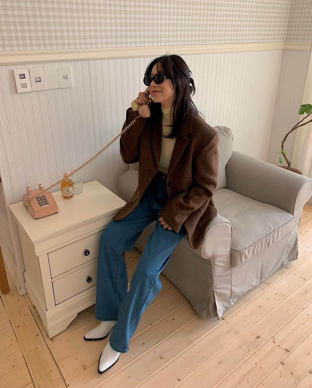 nanaのインスタグラム：「뜨거운날 핸드메이드 영접 기특하다 🫠 에어콘 앞에서 양팔 벌리고 있는게 요즘 일상이지만 아웃터 너무 예뻐 입는 내내 즐거웠다 요것들은 판매용 아니예용」