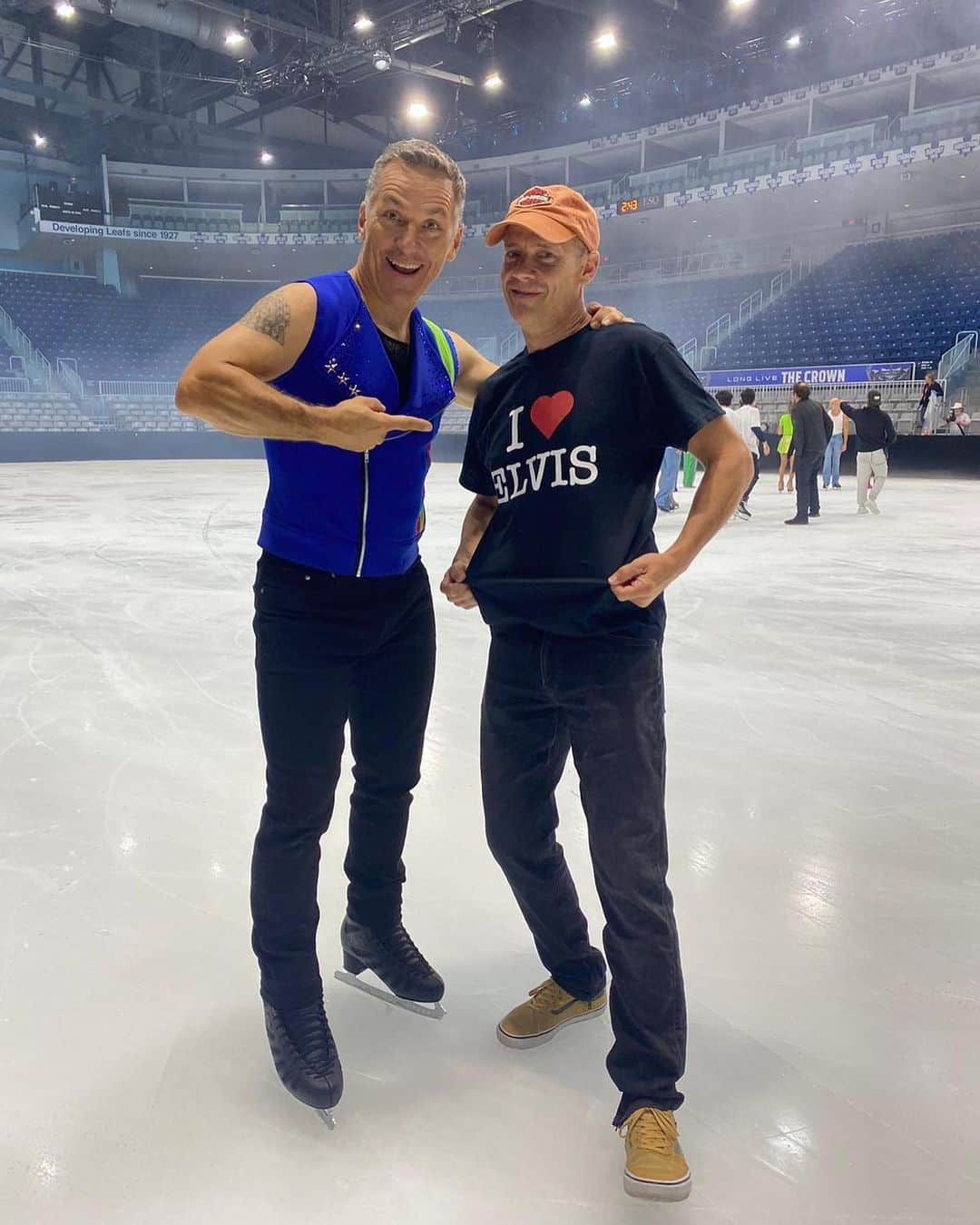 エルビス・ストイコのインスタグラム：「@letsgototheex is officially open! ‌ Show is fantastic, cast is super talented, come and enjoy “Time Flies” at the CNE ‌ Thanks @kb.on.ice and @lissastarr for coming opening show day 🙃 ‌ Production by ISF Director InSalto Choreography by @storm.productionsinc  ‌ #skatingshow #letsgototheex #cne2023 #cnetimeflies」