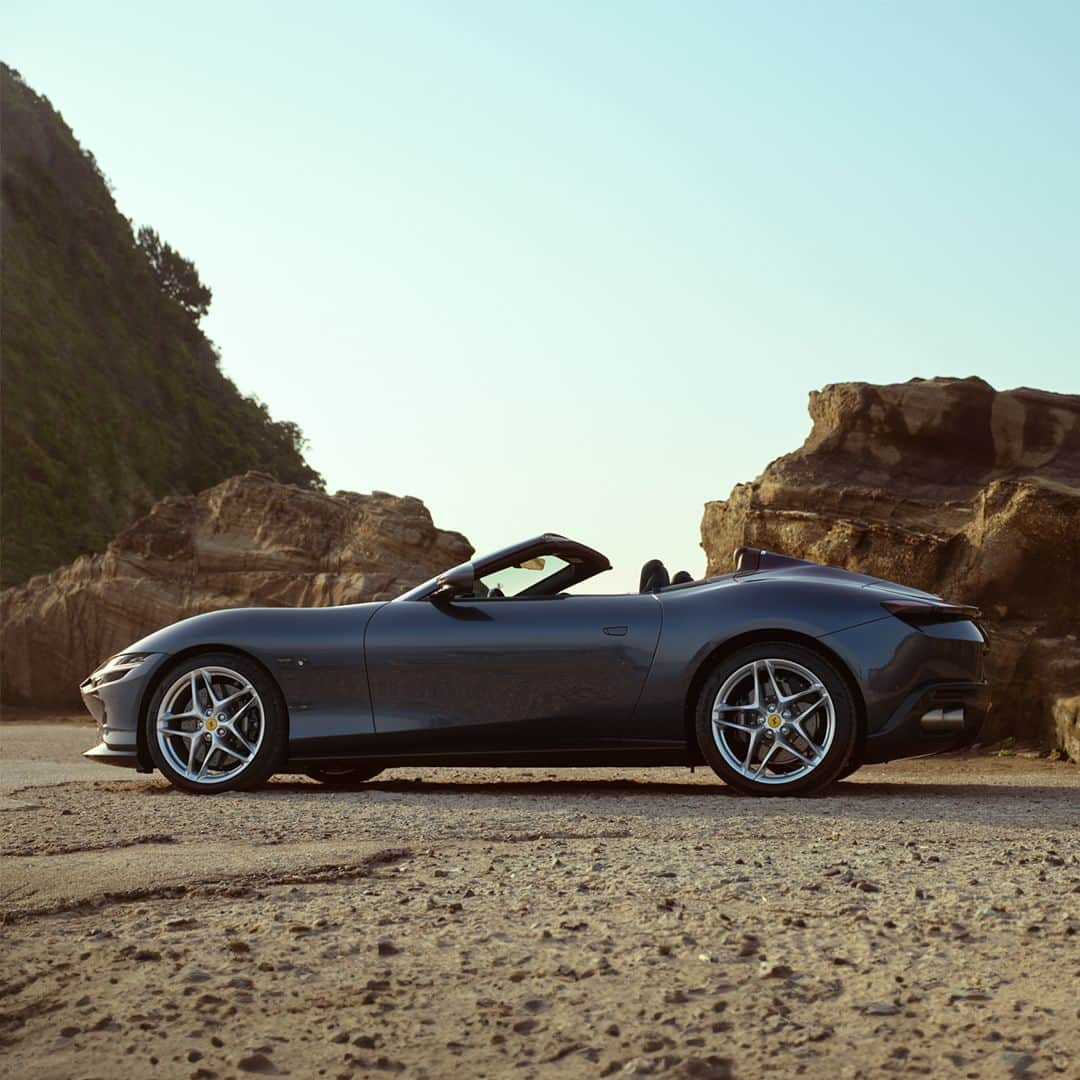 フェラーリさんのインスタグラム写真 - (フェラーリInstagram)「Timeless elegance sighted in #Japan.  Credits to: @ferrarijpn  #LaNuovaDolceVita #FerrariRomaSpider #Ferrari」8月20日 22時05分 - ferrari