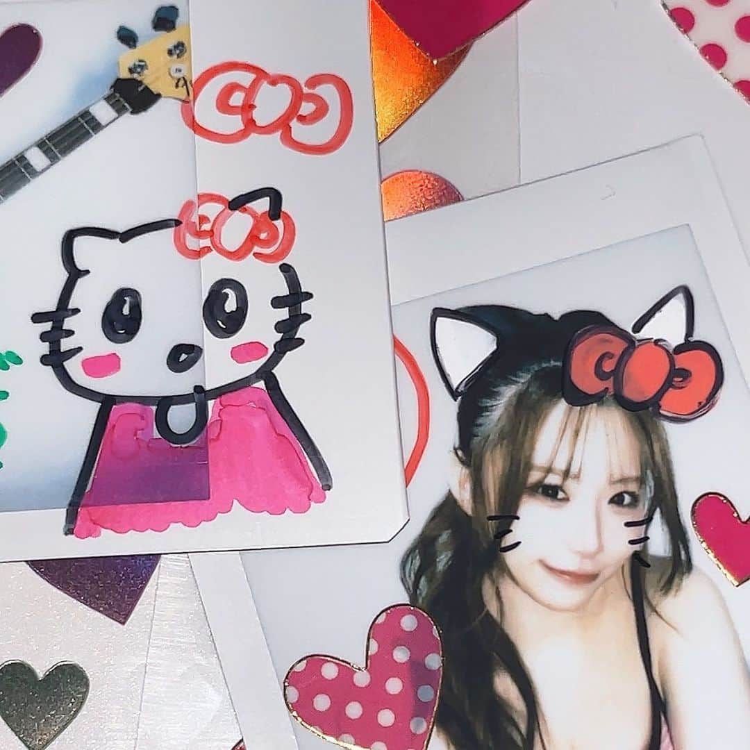 AKARIのインスタグラム：「😼🎀」