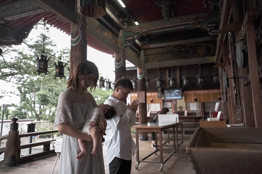 武井玲奈さんのインスタグラム写真 - (武井玲奈Instagram)「お宮参りと同日にお礼参りも⛩  安産祈願でもらった帯を返納して御礼と 絵馬に名前を書いて 成長を見守ってもらえるようにお願いと  子供の行事を家族揃って 過ごせることに感謝だね😌🙏  #御礼参り #お礼参り #中山寺 #生後１ヶ月 #令和5年ベビー #べビスタグラム」8月20日 22時08分 - takeirena