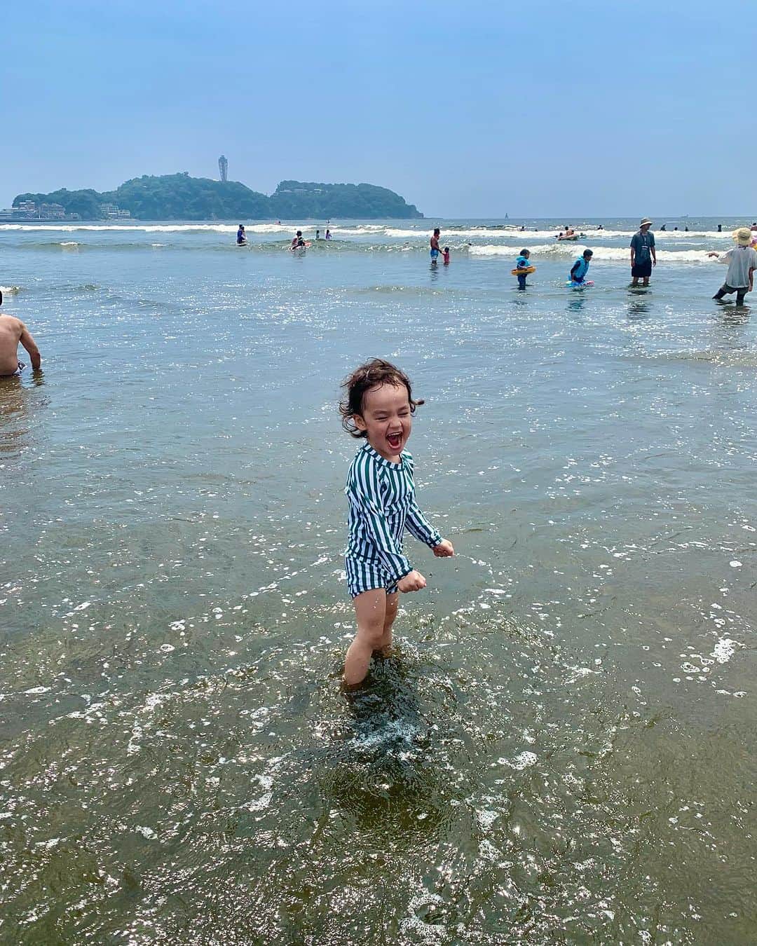 内田奈々さんのインスタグラム写真 - (内田奈々Instagram)「はじめての海水浴⛱️🌊✨  楽しめて良かった！♡  最後の写真は、到着して海を見た瞬間の顔🤩笑  #2歳男の子 #海水浴デビュー」8月20日 22時09分 - nana_uchida