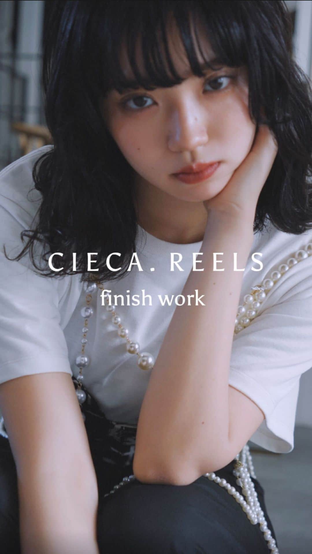 野口和弘のインスタグラム：「ストレートアイロンで作るウェーブスタイル🙆‍♂️ . . hair @cieca.noguchi  . . . . #cieca.#ciecashibuya#hairstyle#haircolor#fashion#hairarrange#ショートボブ#ショートヘア#ボブスタイル#グラボブ#ボブウルフ#インナーカラー#ハイライト#ハイトーン#ブリーチ#グレージュ#ヘアアレンジ#グラデーションカラー#シースルーバング#ヘアカラー#ヘアカタログ#ヘアセット#外国人風#表参道#原宿#美容室#헤어스타일#단발머리」