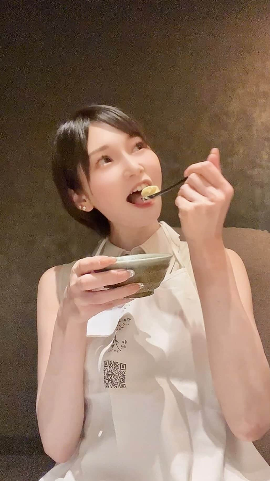 平瀬ひかりのインスタグラム：「今回のアイスはマンゴー🥭 これまで何種類か食べたけどマンゴーが1番好きかも✨ 美味しくていくらでも食べれて困る🥺❤️  そして彼女と焼肉デートなうな動画にしてみた❤️笑  @yakiniku.9  #やきにく九 #やきにく #西麻布 #西麻布グルメ #六本木 #六本木グルメ #港区 #港区グルメ #デート #記念日デート #女子会 #サプライズ  #誕生日  #個室 #完全個室 #個室店 #喫煙 #喫煙可 #glamグループ #glamgroup #glam #japan #tokyo #roppongi #nishiazabu #彼女とデートなうに使っていいよ」