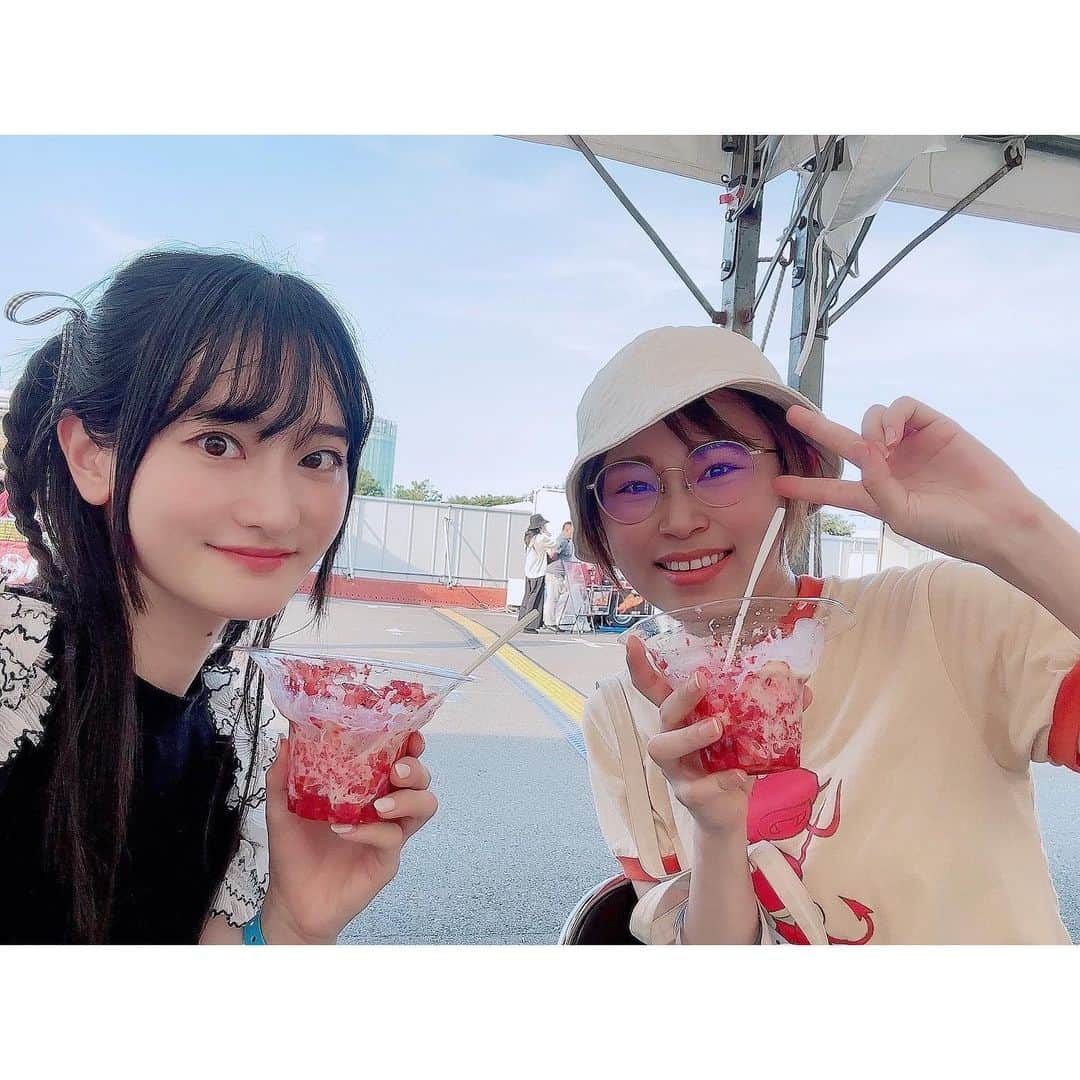 堀場美希さんのインスタグラム写真 - (堀場美希Instagram)「🍓🍓🍓 #声優Neo歌謡フェス に行ってきました✨  暑かったー！！  事務所の大先輩の #高乃麗 さんの歌声が聴けて幸せ時間でした🥺❤️‍🔥  他にも素晴らしい先輩方のステージを観ることができて、みなさんパワフル楽しくて感動いっぱい☺️✨  キッチンカーのいちごかき氷美味しかったよ🍧🍓💗  池田(@misaki.no.insta)ありがとね〜💗 またお出かけしよ〜☺️  #声優Neo歌謡フェス2023」8月20日 22時11分 - miki_horiba212