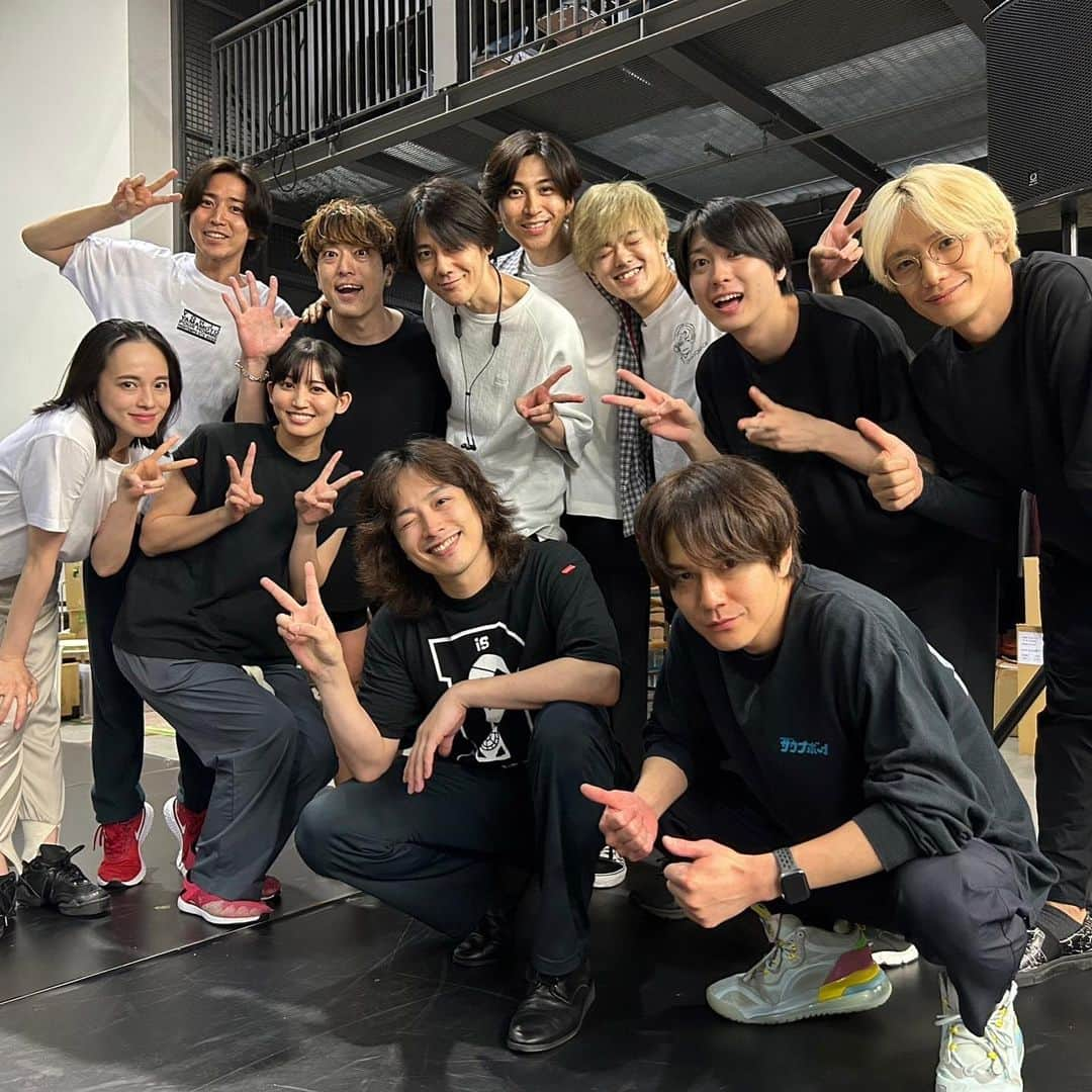 山本一慶のインスタグラム：「昨日モリミュ稽古終わりました✌️  24日大阪から本番です！！！  素敵なメンバーで稽古を乗り越え！ みなさんに楽しんでもらえるよう最終調整です✨  待ってろ大阪ー✨  #モリミュ #憂国のモリアーティ #ルイス #山本一慶」