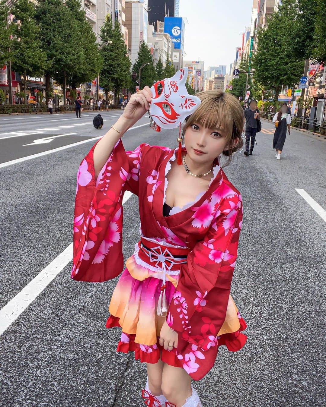 山吹りょうのインスタグラム：「浴衣風な衣装🦊  #japanesegirl #コスプレ #cosplay #和装 #秋葉原 #コンカフェ」