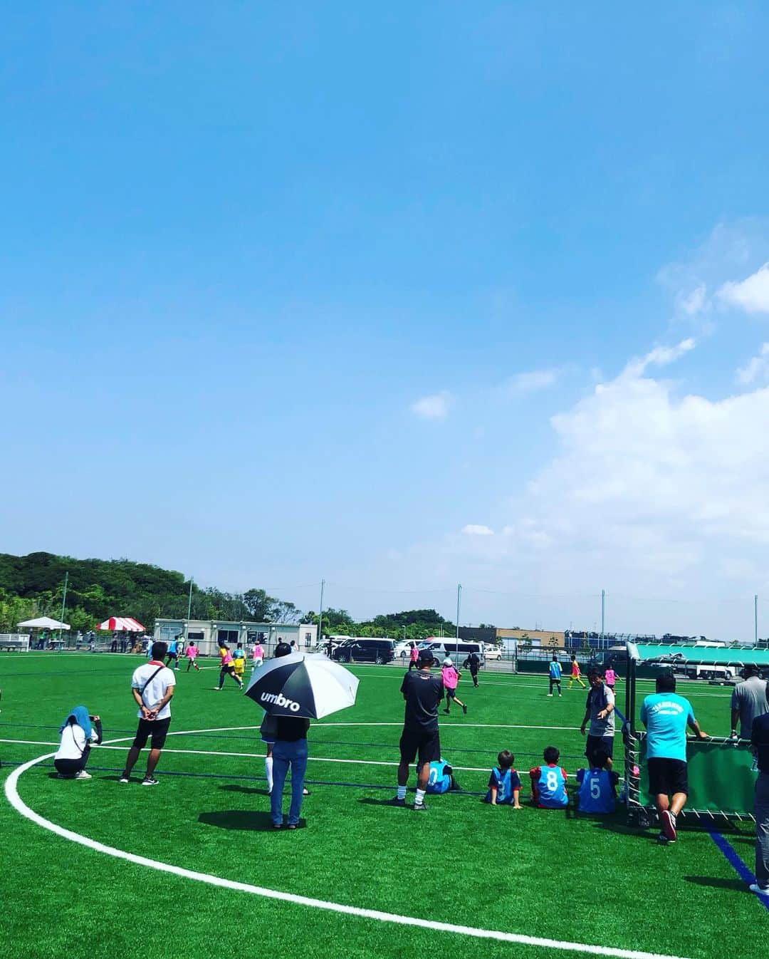 吉田眞紀人さんのインスタグラム写真 - (吉田眞紀人Instagram)「... 今日は江川に新しく完成したサッカー場のオープニングイベントがありました👏  多くの方々に来ていただき、イベントも盛り上がりました！！  子どもから70歳超えの方まで一緒にサッカーを楽しみました☺️ こうして世代関係なくスポーツを楽しめるって良いですね🔥  そしてサッカー元日本代表の北澤豪さんもスペシャルゲストとしてお越しくださいました🙏  とても気さくな方で一緒にプレーが出来て光栄でした！！  この素晴らしいピッチを多くの人に利用して頂き、愛される施設になっていって欲しいです！  そして1人でも多くの方にスポーツの魅力が届きますように☺️ ... #江川総合運動場 #木更津 #サッカー場 #北澤豪 #カレンロバート #吉田まきと #スポーツで健康に #木更津市出身初のJリーガー #木更津市議会議員」8月20日 22時34分 - makito_official