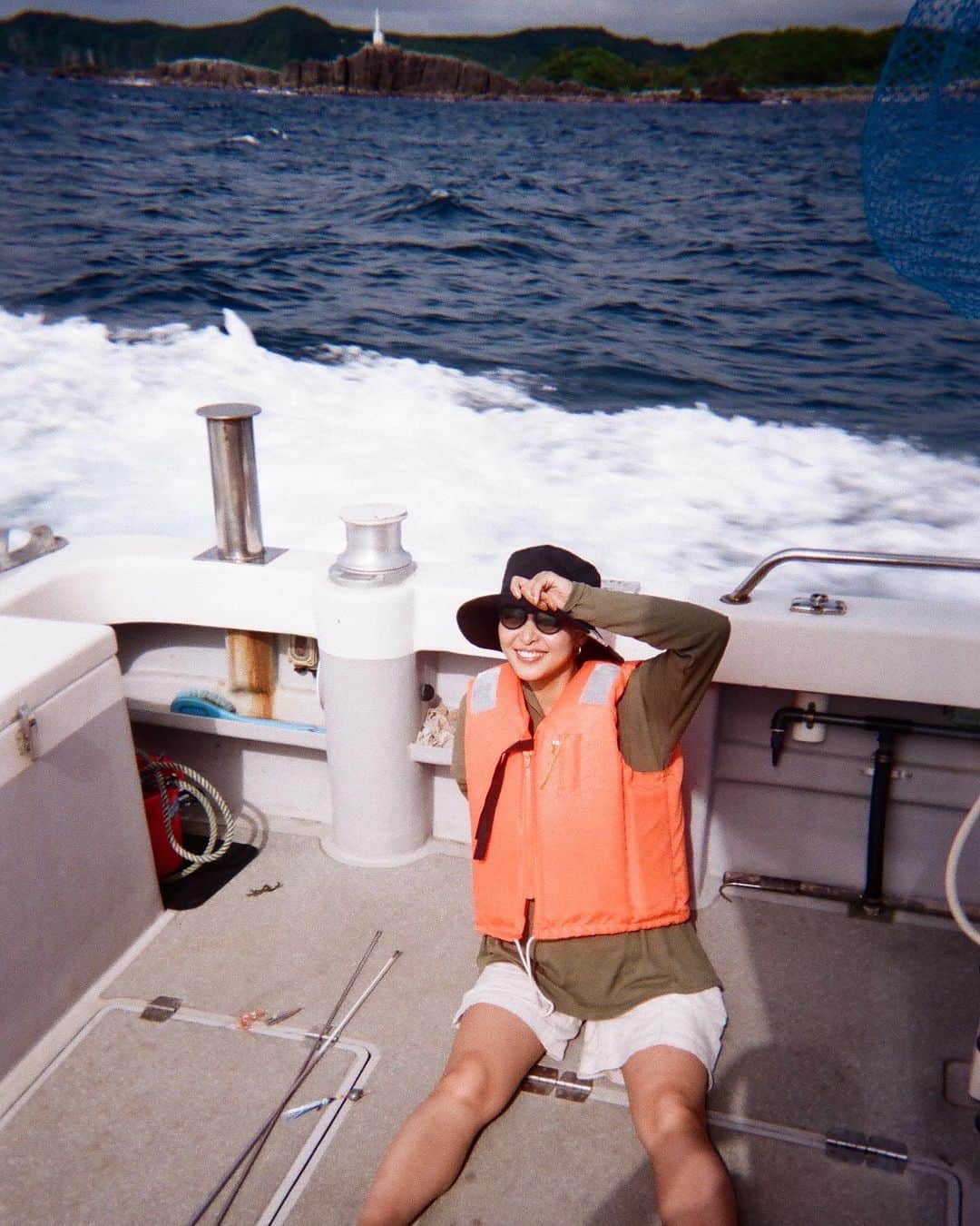 三原勇希さんのインスタグラム写真 - (三原勇希Instagram)「壱岐島→五島列島の旅 フィルムを現像した kodakの水中用インスタントカメラで撮った、6枚目がお気に入り🤩 最後のスイカは、壱岐のビーチに居合わせた、休憩中の作業員のみなさんが分けてくれたの🫶」8月20日 22時38分 - yuukimeehaa