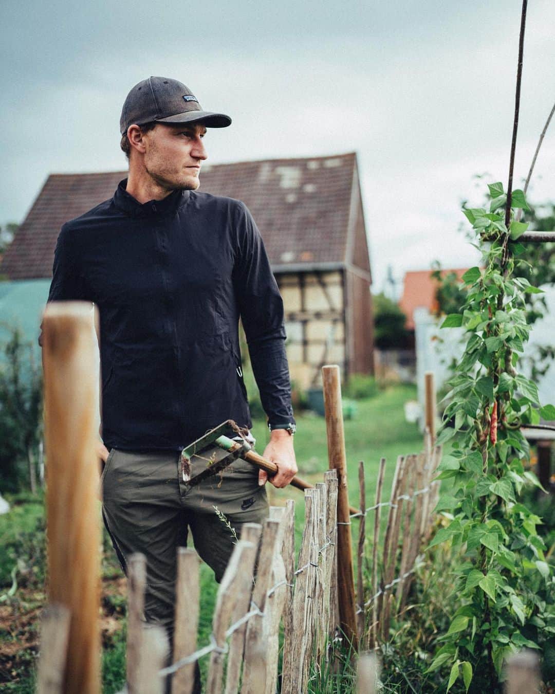 トーマス・レーラーのインスタグラム：「Giving it all to create a good life to put me into the position creating positive impact for many good lives out there 🌎 🌱 #impactathlete #sustainability #nutrition #gardening #athlete #athletelife #home」