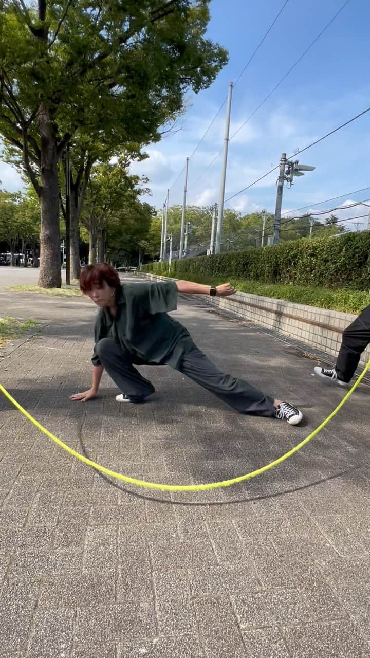 水野絵梨奈のインスタグラム：「まだまだ夏やね😎✨ Summer time (feat.KENYA) @kahoh_official @kenya_fujita_bc  #doubledutch #dance #elinamizuno #kenyafujita #kahoh #summertime」