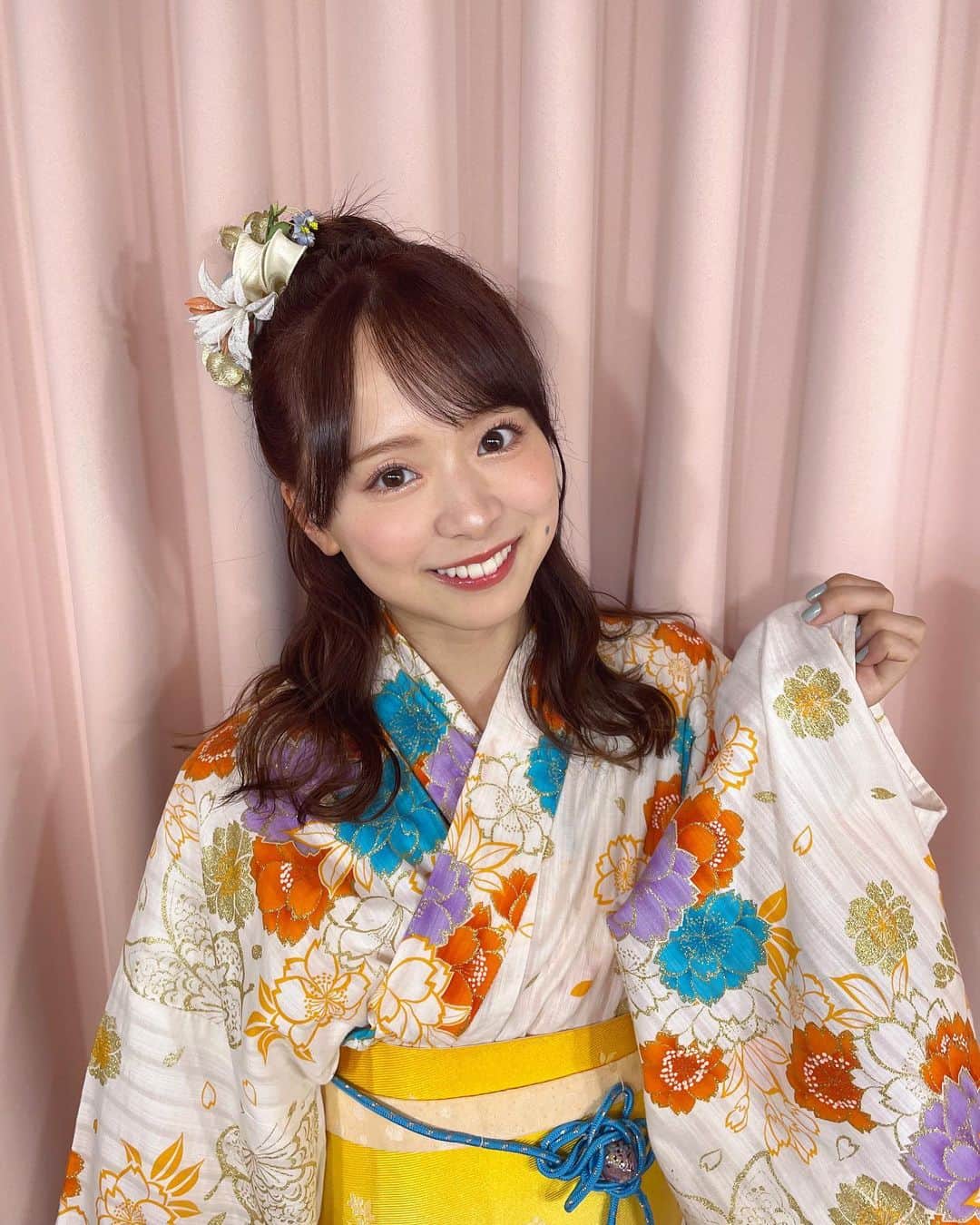 のインスタグラム：「今年も浴衣着れて嬉しかったなぁ 夏感じる〜！☀️🍉🍧😎✨ そして髪色も変わりました…！ どうですか！」