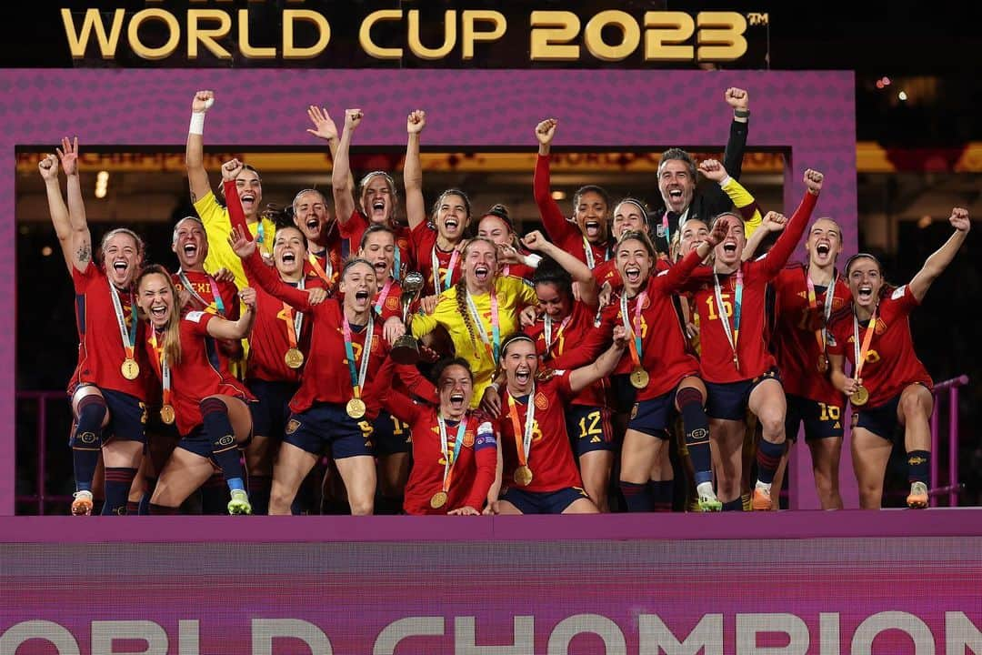 ジョルディ・アルバさんのインスタグラム写真 - (ジョルディ・アルバInstagram)「Vamos!! CAMPEONAS del Mundo!! Impresionante, todo el país está orgulloso de vosotras, enhorabuena a todas!! 👏🏻⭐️」8月20日 22時51分 - jordialbaoficial