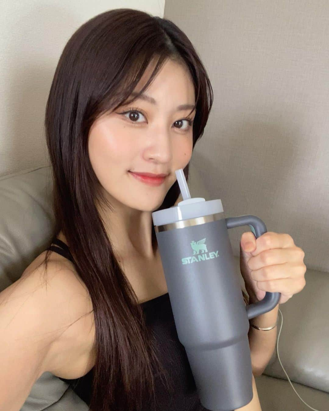 日吉晶羅のインスタグラム：「こまめな休憩と水分補給🥤  #selfie #goodmorning  #stanley #スタンレー  #タンブラー」