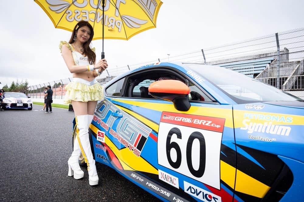 小河諒のインスタグラム：「86十勝大会 23位スタート16位チェッカー🏁  まだまだ足りないものだらけですが、 次回からβ06という新型タイヤと共に 上位に食い込めるよう準備します🫡  まずは、 食べ過ぎて太った身体をなんとかします😋 北海道、美味しいもの多すぎ‼️  #OTG  #86cup」