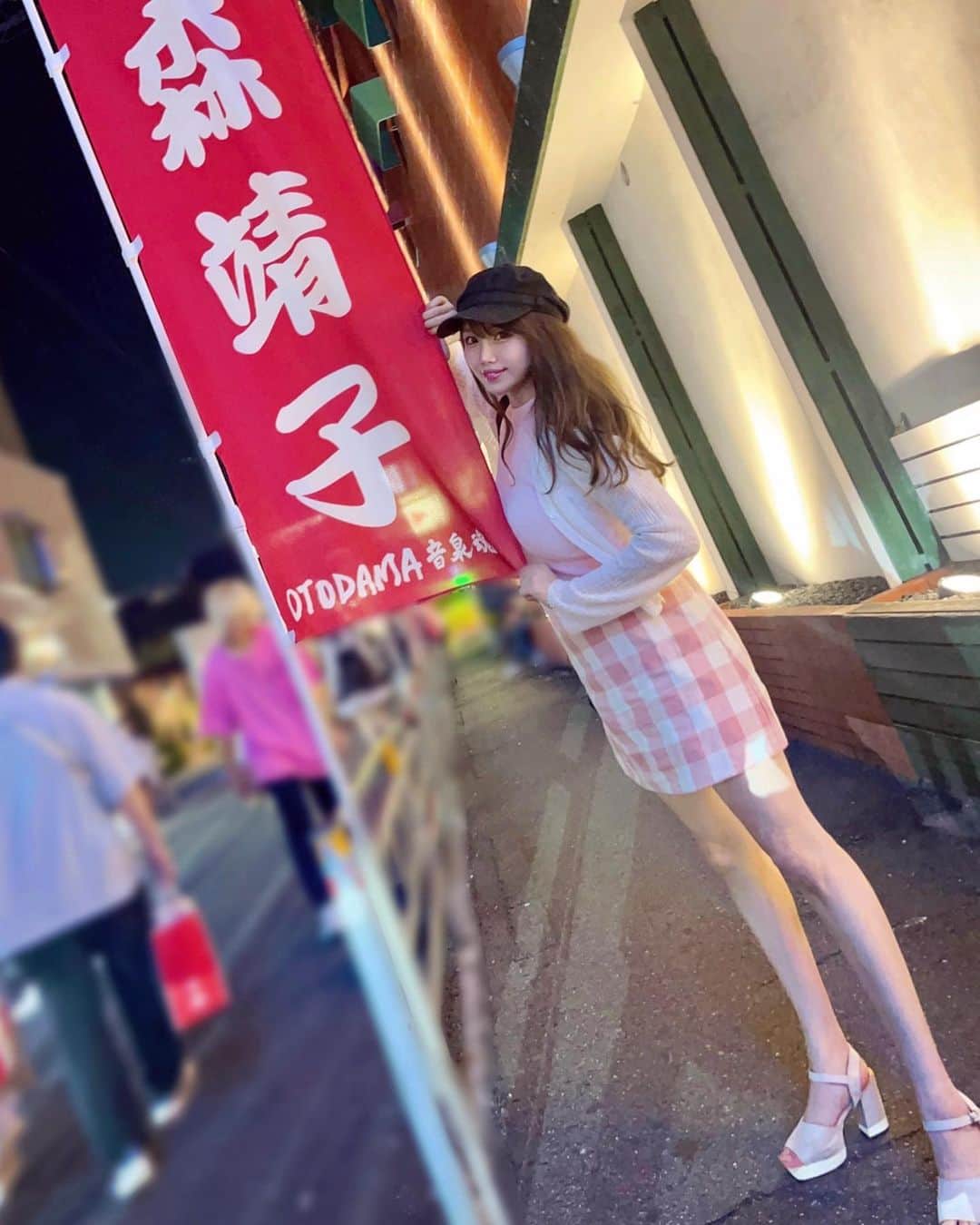 塚本舞さんのインスタグラム写真 - (塚本舞Instagram)「#大森靖子KILM2023   初めての味園ユニバース🐙 初めて東京以外の地で観る大森靖子ちゃんのライブ🎤 （八丈島は東京都なのでノーカン🏝️）  大阪で観るせいこちゃんも、もちろん最高に素敵で(全ての語彙が陳腐になるのです)  こうして全国の色々なところに丁寧に音楽と愛とお祭りを届けて ひとりひとりの人生を救って、生き延ばして ツアーで各地を回っていることの重大さ、尊さをたくさんたくさん感じました  もちろん私も感情も情緒も爆発して、特にVOID~高速VOID 、オリオン座、マジックミラーでおいおい泣きました (コロナ期間を経てのオリオン座の合唱、以前に増して切実さと美しさ溢れてた)  会場の外には、沢山ののぼりが立っていて縁日みたいな雰囲気でした🍉 @3hono1 ちゃんにお写真撮ってもらったよー🦄🤍」8月21日 8時33分 - maipuni