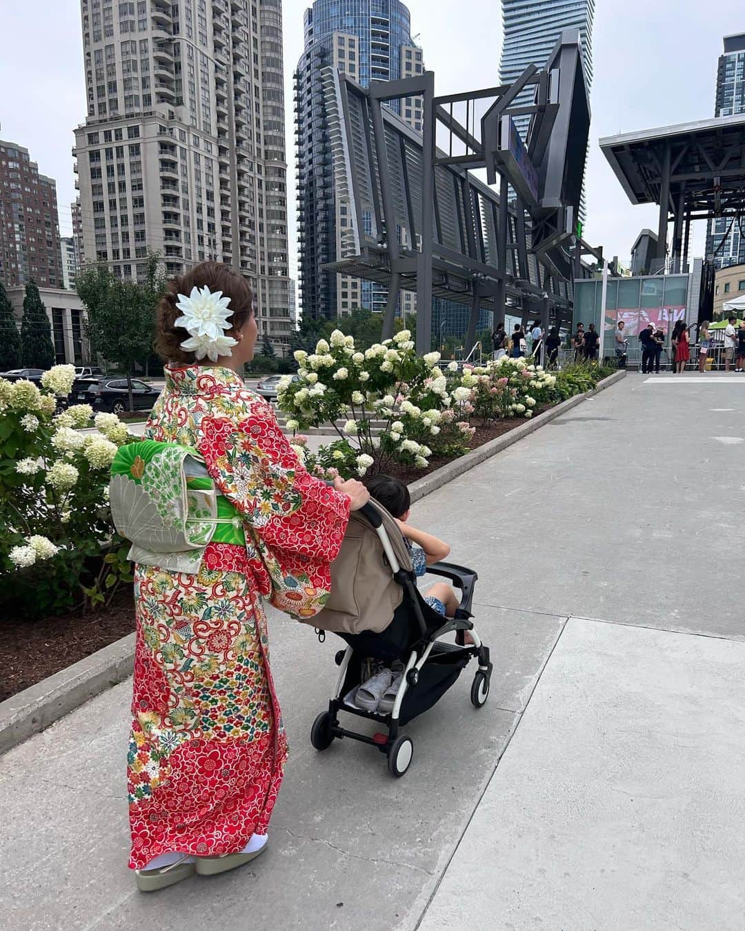 深津瑠美さんのインスタグラム写真 - (深津瑠美Instagram)「Japan Festival Canada 2023🇨🇦  着物ショーに出演しました👘🇯🇵 関係者の皆さまありがとうございました。  息子を追いかけ回して汗だくでした🙇 #kimonoshow #toronto #着物」8月21日 8時43分 - _rumi.kikuchi_