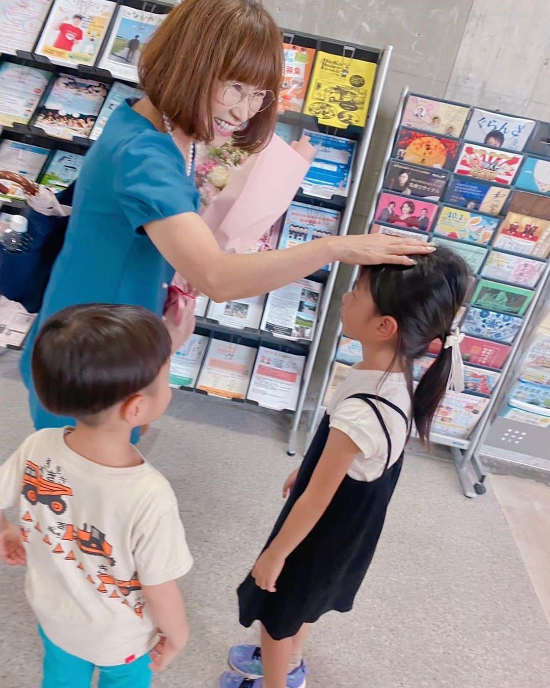 岩本初恵さんのインスタグラム写真 - (岩本初恵Instagram)「ダンス大会 審査員でした  子供ちゃん達の パフォーマンスから 主婦のレベルの高さから 学びがいっぱいでした  最後は うどん体操をみんなで 踊って楽しかったです  あきら君 ありがとう御座います  ダンスは人を感動させてくれますね  精華女子のダンス 素晴らしい  未来の子供ちゃん達を 応援したいですね❤️  感動をありがとう御座います😭  今度はミリカで 凌社長は eスポーツのイベントが あります  そして 太鼓の達人 テレビ出演もあります  子供ちゃん達の未来は お母様の笑顔が 作れる事から 未来が開かれると 思ってますので  お母様の笑顔を 作っていきます  感動の連続 皆様に移しまーす🎈  #eスポーツ #ダンス大会 #精華女子ダンス  #ミリカローデン那珂川  #はっちゃん #あきら  #優勝  #太鼓の達人  #未来  #子供  #素晴らしい」8月21日 8時43分 - hatsue_iwamoto