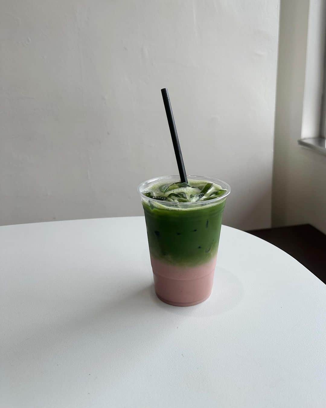サンヌ・ヴロートのインスタグラム：「this weekend photo dump 🌨️ 🍵 🤍」