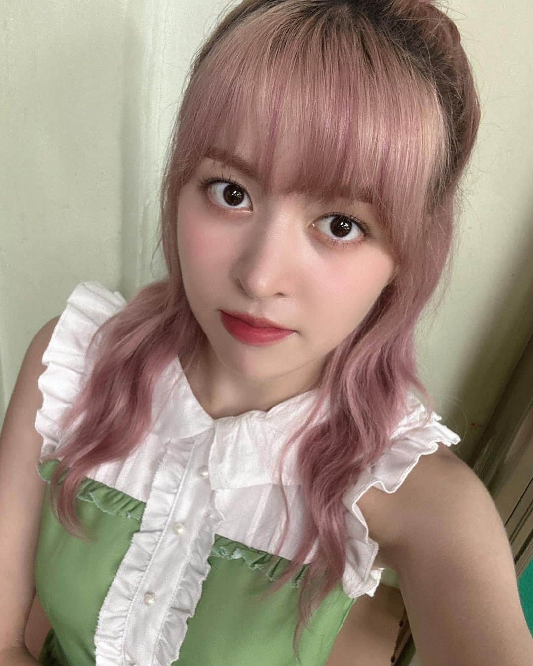 NMIXXさんのインスタグラム写真 - (NMIXXInstagram)「박릴리는 열두 살! 💚 #NMIXX #엔믹스 #LILY #릴리」8月21日 9時00分 - nmixx_official