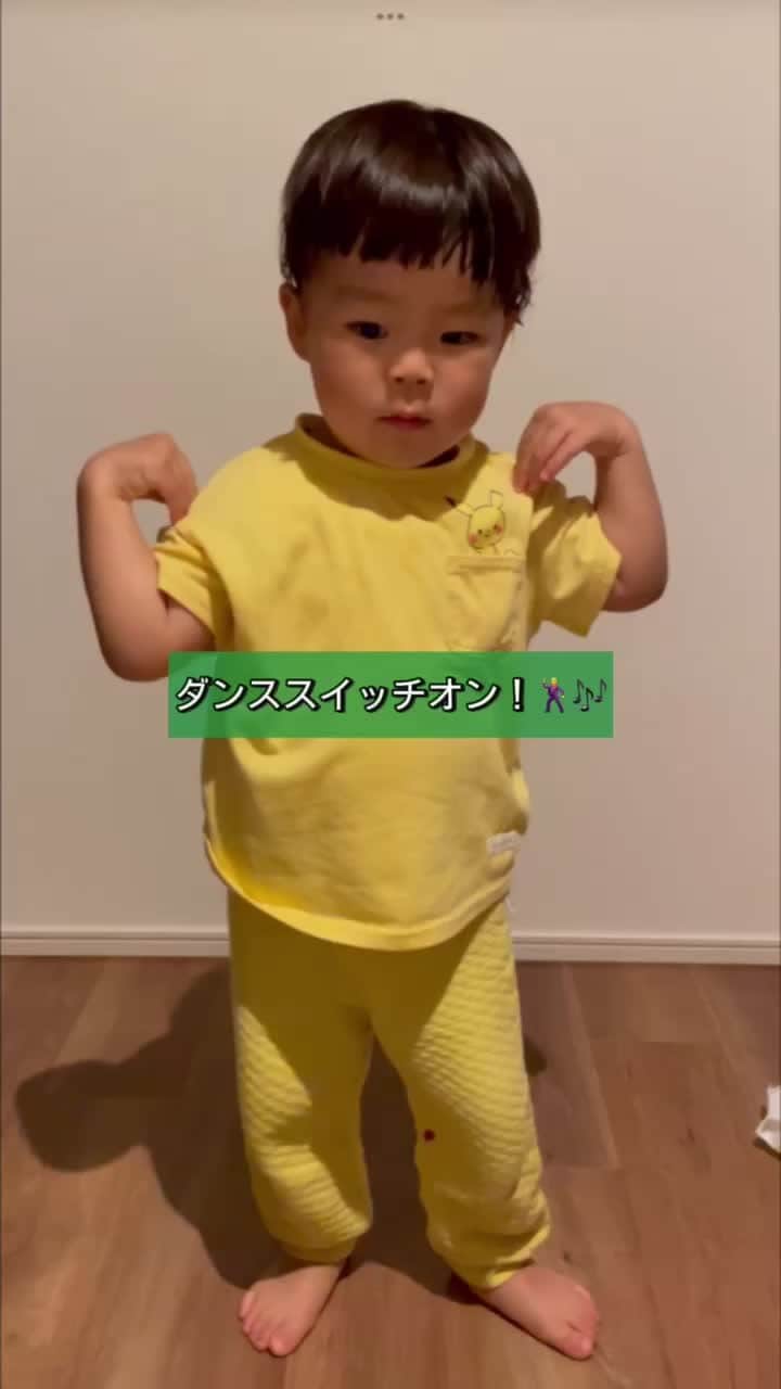 のインスタグラム：「@raku_climbing 英語も少しずつ発語できるようになってきた！  ----------- @worldfamilyclub_jp  公式アカウントでは #love_wfc をつけて投稿いただいた素敵な動画をご紹介しています😊✋  #love_wfc2歳#dwe2歳#love_wfc#worldfamilyclub#worldfamily#dwe#ディズニー英語システム#ディズニー英語#ワールドファミリー#おうち英語#成長記録#子育て英語#こども英語#英語話せるようになりたい#英語の勉強#子どものいる暮らし#telephoneenglish#男の子パパ」