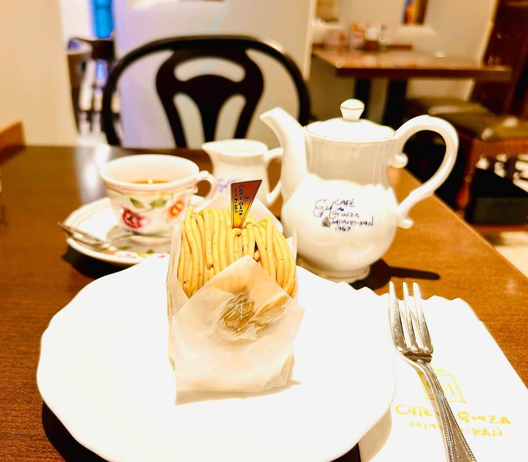 のインスタグラム：「✨和栗のモンブラン🌰✨  念願のCAFE de GINZA miyukikan🥯☕️  和栗のモンブラン🌰 ハンバーグ𓌉𓇋 ‎🥩 トースト🍞 どれも絶品🕊 ͗ ͗〰︎♡  美味しいもの 沢山食べて夏バテしないようにしてくださいね( *´︶`*)💕︎  今日もFIGHT🔥  ✨✨✨✨✨✨✨✨✨✨✨✨✨  ✨Japanese Chestnut Mont Blanc🌰✨  Long-awaited CAFE de GINZA miyukikan🥯☕️  Japanese chestnut Mont Blanc🌰 Hamburger 𓌉𓇋 ‎🥩 Toast 🍞 All of them are superb 🕊 ͗ ͗-︎♡  Please eat a lot of delicious food and don't get tired of the summer (*´︶`*)💕︎  FIGHT today as well🔥  ✨✨✨✨✨✨✨✨✨✨✨✨✨ @ginza_miyukikan    #cafe  #モンブラン  #美味しいもの好きな人と繋がりたい  #幸せな時間  #日々感謝 #美  #生きる意味 #sexy #セクシー系 #ジム女子 #美肌ケア #写真好きな人と繋がりたい #女優好きな人と繋がりたい #美意識人と繋がりたい #幸福 #happy #東京 #tokyo #日本 #japan  #美魔女モデル #actress  #資格マニア  #スマイル #笑顔 #followforfollowback #ポートレート女子 #loveyou #仲間募集  #空が好きな人と繋がりたい」
