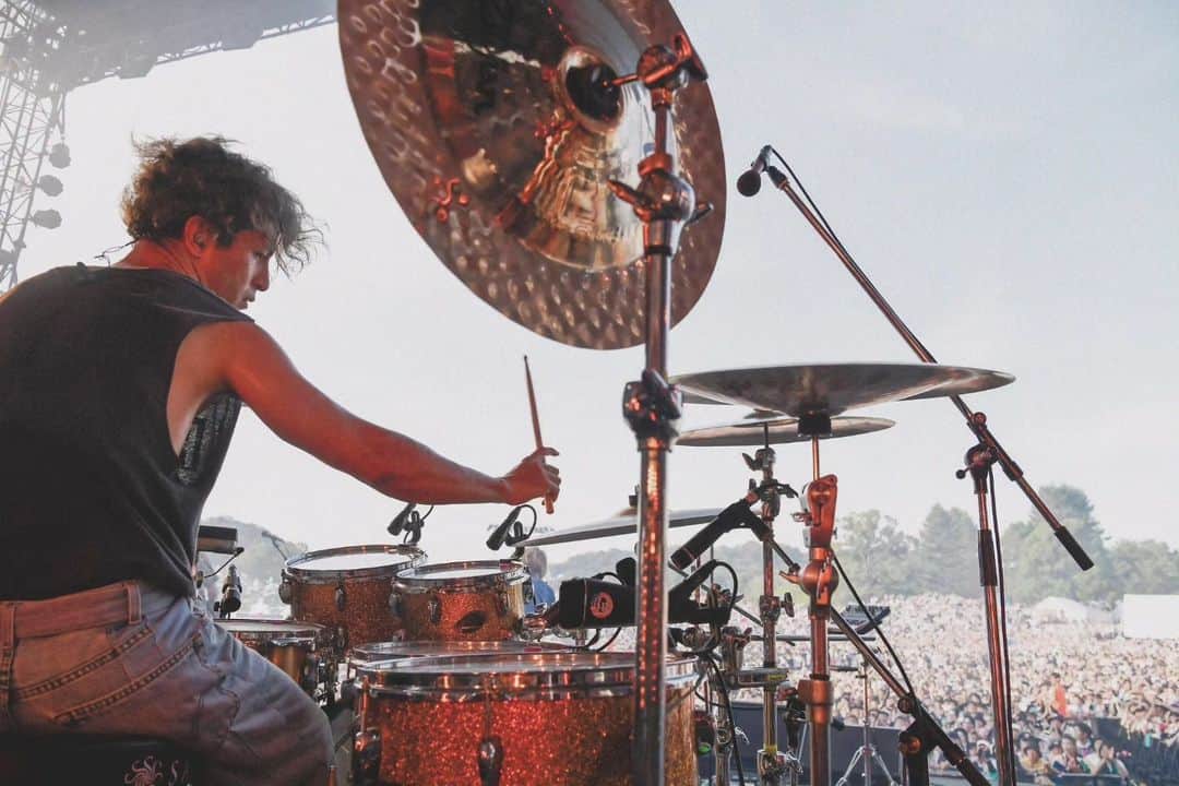 リアド偉武のインスタグラム：「MONSTER baSH🥁🕺🕺✌ 久しぶりの香川県。ステージから見えた客席の景色、最高でした。あっっっついなか観に来てくれてありがとうございました。またね」