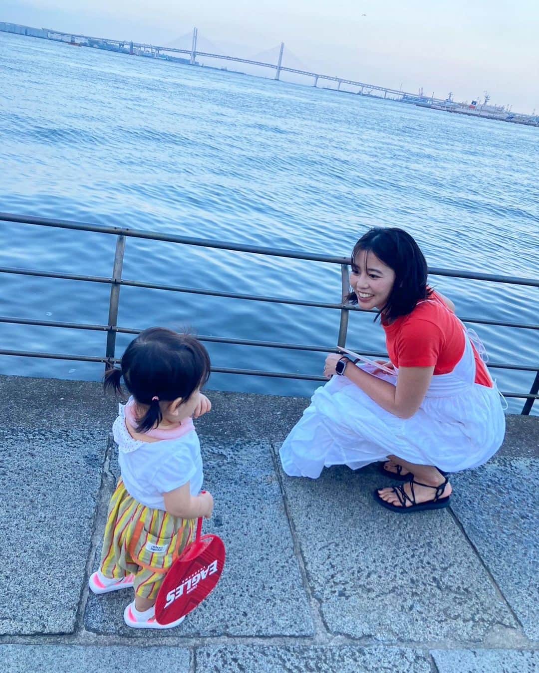 のインスタグラム：「可愛い姪っ子にたくさん遊んでもらった週末🍉 お仕事中の千士くんにも会いに行ったり。 盆踊り祭り賑わってたなぁ〜 お祭りっていいな〜  #夏#8月#お祭り #姪っ子」