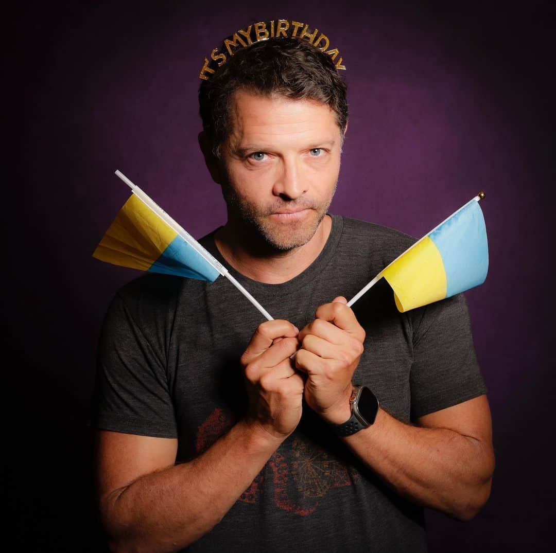 ミーシャ・コリンズのインスタグラム：「It happens to be my birthday. Usually I try not to make a thing about it, but I realized that I do want something for my birthday... I would love it if you would  contribute to this de-mining effort to help save Ukrainian civilians. It's a pressing and super impactful way to spend a few dollars. Donate for Ukraine to make me happy for my birthday? 🎂❤️🎈🎉  bit.ly/DemineUkraine  LINK IN BIO」