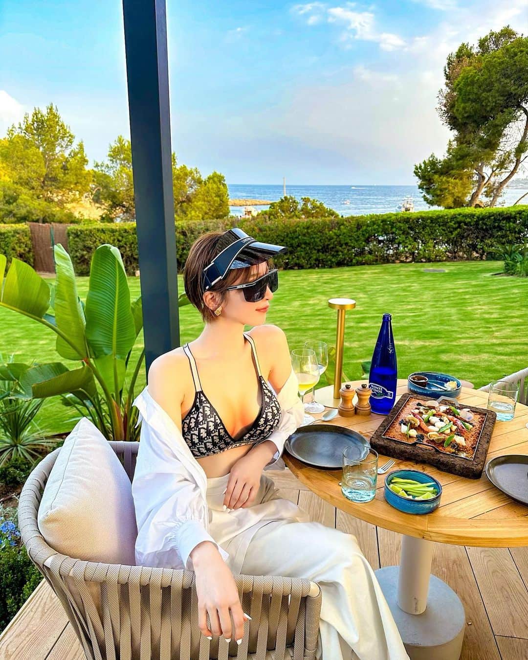 JUNKO（飯田順子）のインスタグラム：「ホテルの新しくできた レストラン🍽️ 海とこの🎵 この席からの眺めとっても好きでした」