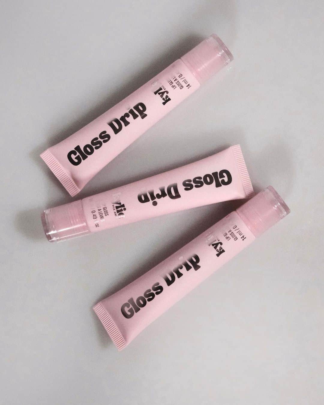 Kylie Cosmeticsさんのインスタグラム写真 - (Kylie CosmeticsInstagram)「juicy, mirror-shine lips all weekend long 🪩 our 3 new gloss drip shades are available now!⁠ 📸 @psannaua」8月21日 1時14分 - kyliecosmetics