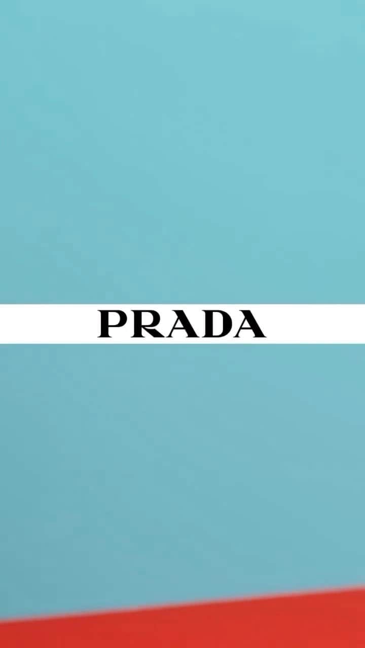 アマンダ・マーフィーのインスタグラム：「@prada ・・・ The Prada Galleria bag moves between art and apparatus in a campaign by Alex Da Corte.  #PradaGalleria Creative direction @ferdinandoverderi」