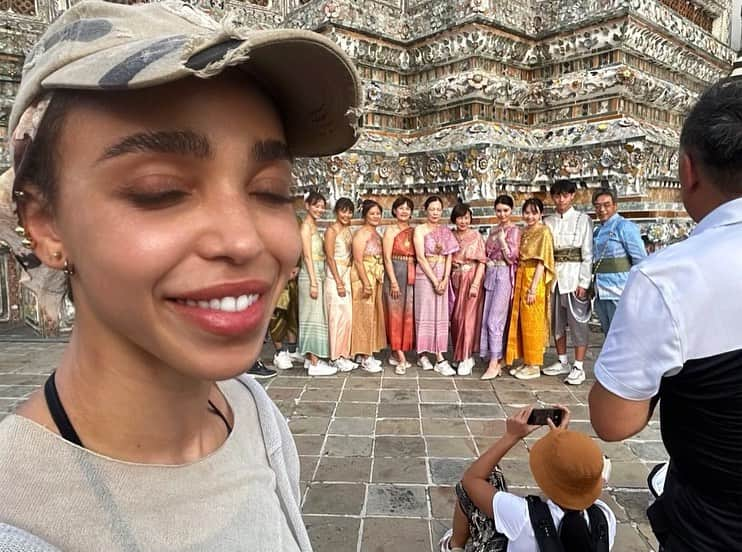 FKAツイッグスさんのインスタグラム写真 - (FKAツイッグスInstagram)「fitting in everywhere belonging nowhere」8月21日 1時24分 - fkatwigs