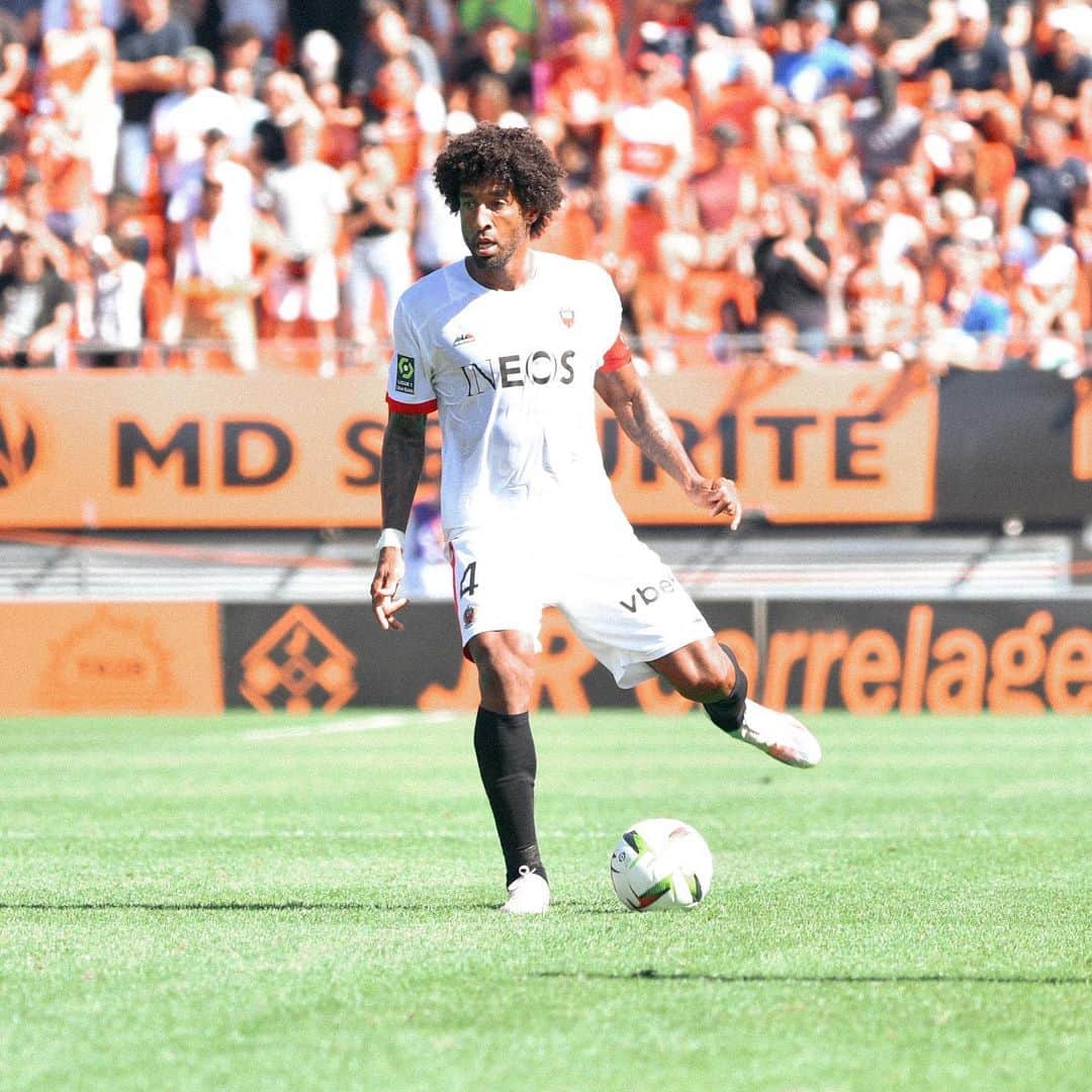 ダンテ・ボンフィム・コスタ・サントスのインスタグラム：「Dommage pour ce match nul après avoir fait une belle  prestation 🙏🏾🙌🏽💪🏿 On continue à travailler très dur. #issanissa❤️🖤」